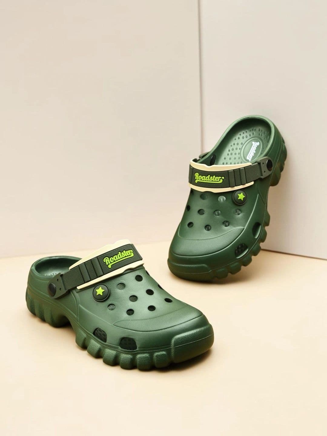 Roadster Men Clogs - view 1
