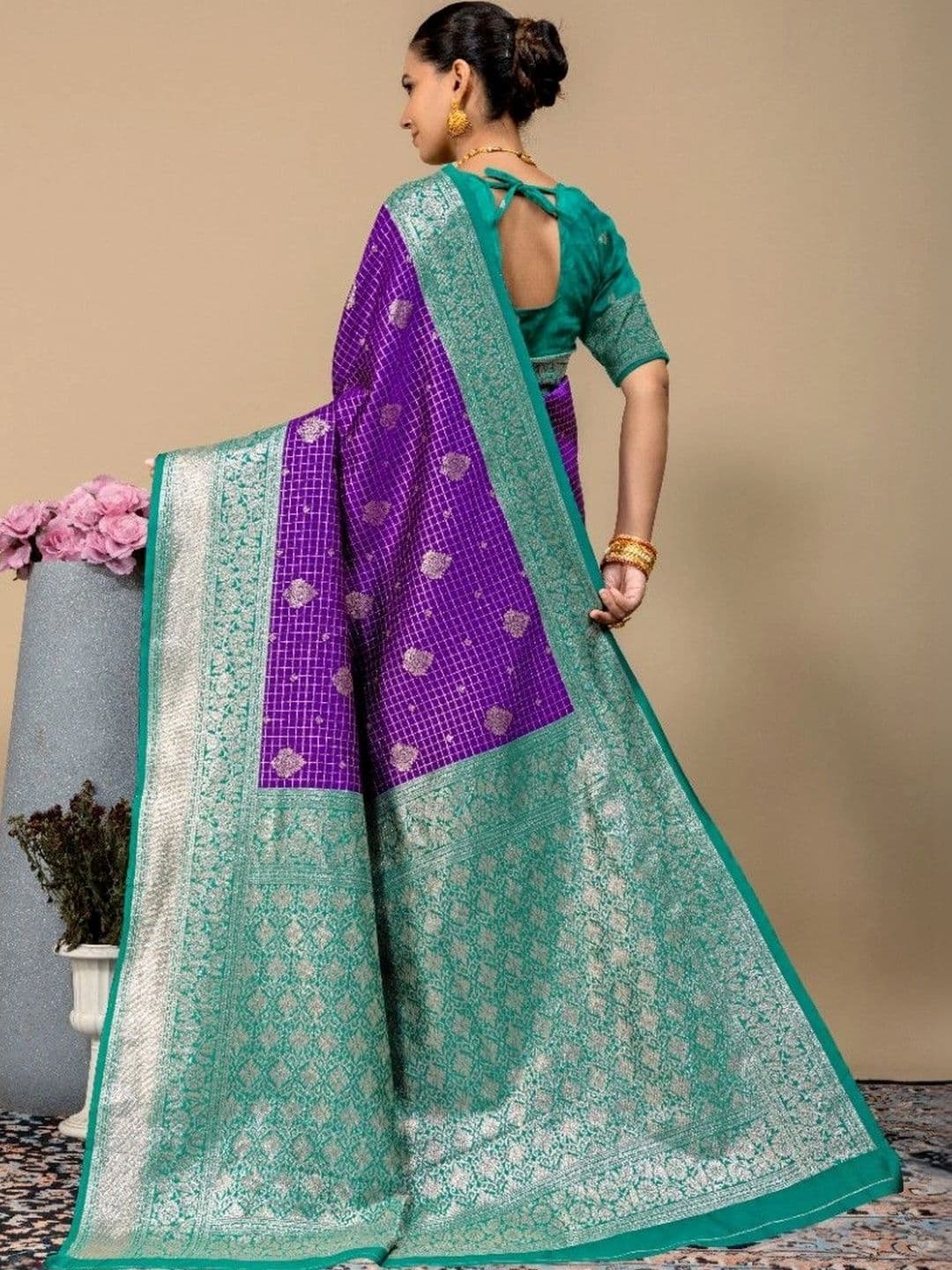 SILKARA CREATION women  Floral Zari Silk Blend Banarasi Saree thumbnail 7