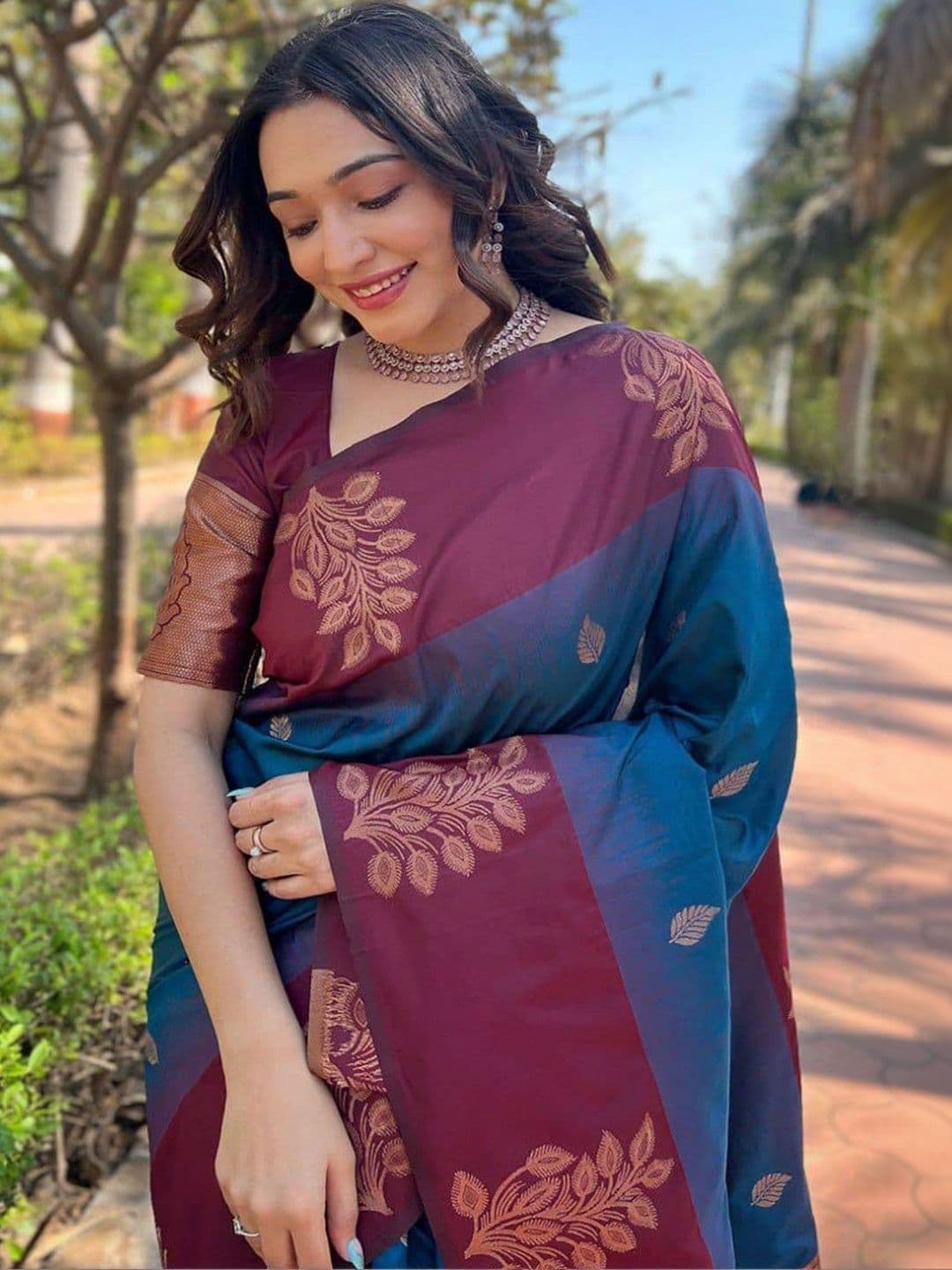 KALINI Woven Design Zari Silk Blend Heavy Work Kanjeevaram Saree thumbnail 2