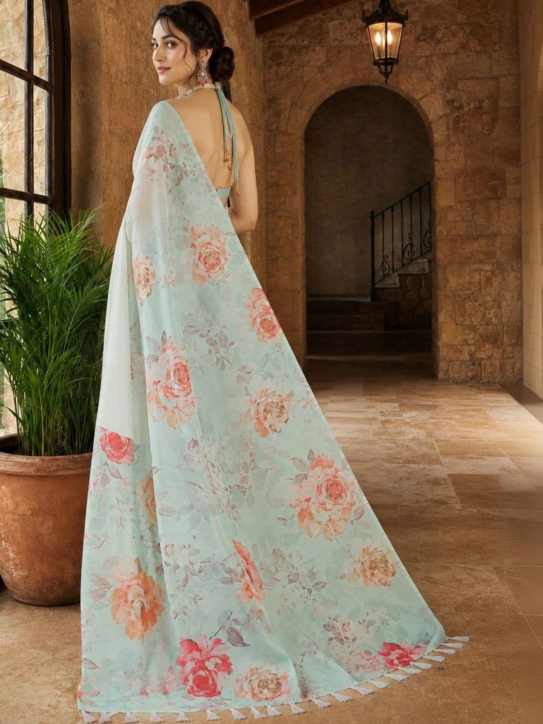 NIWAA Women Floral Printed Silk Blend Saree thumbnail 3