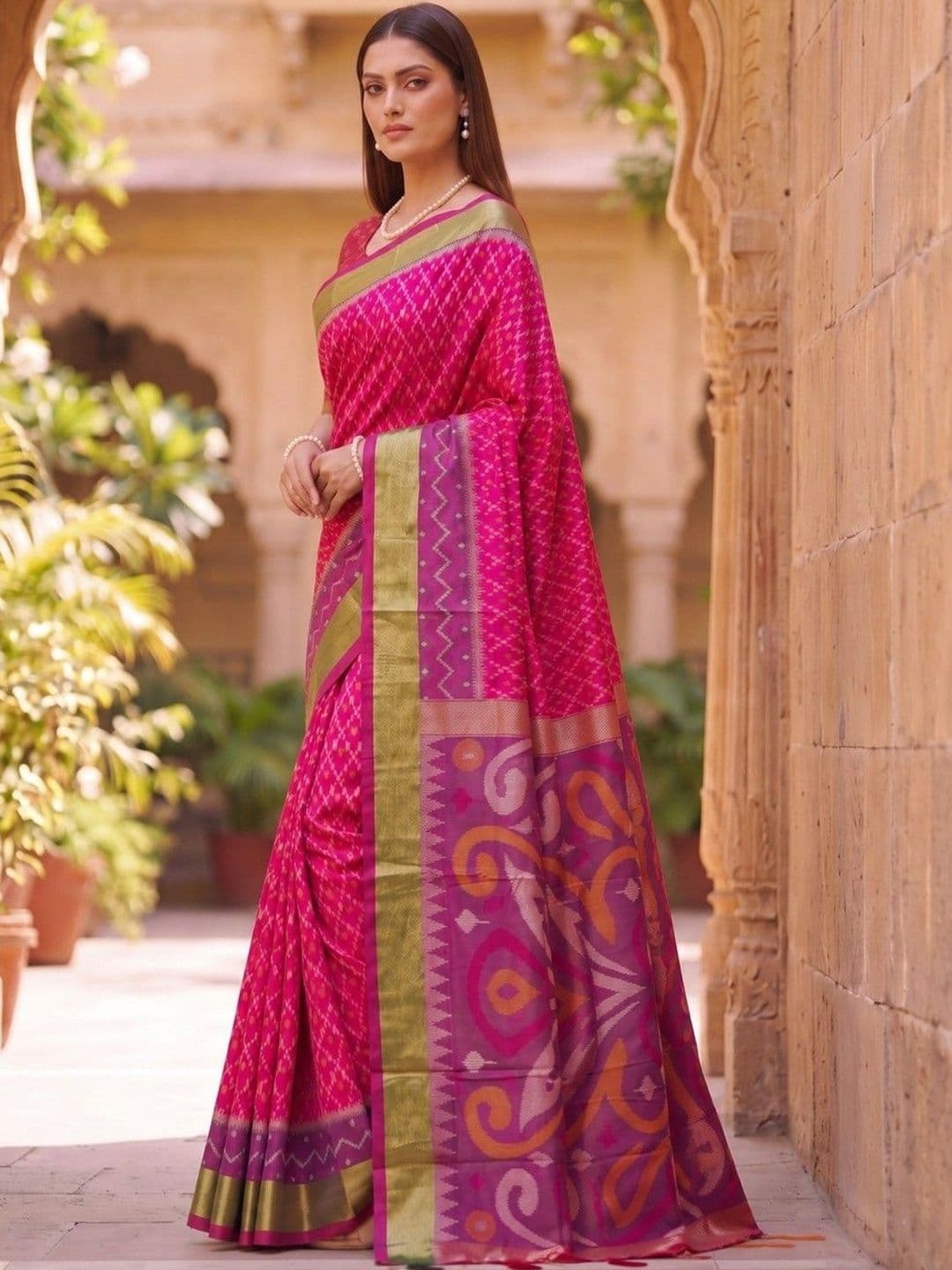 Mitera Zari Silk Blend Banarasi Saree thumbnail 4