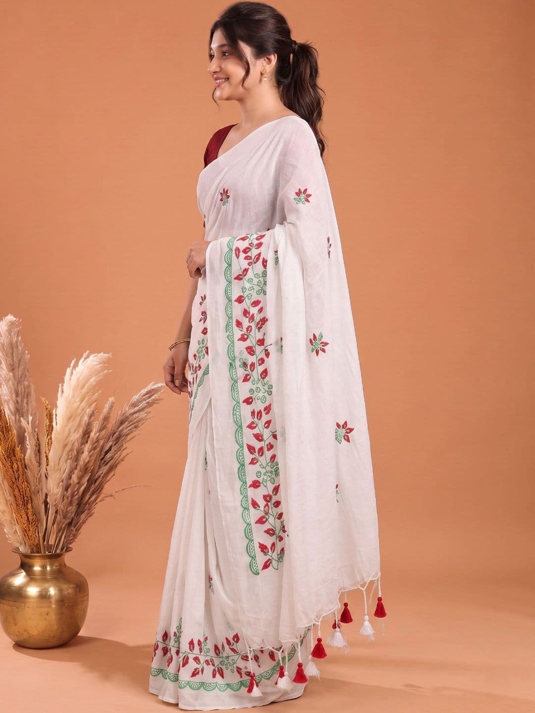 Aparna Floral Embroidered Pure Cotton Saree thumbnail 4