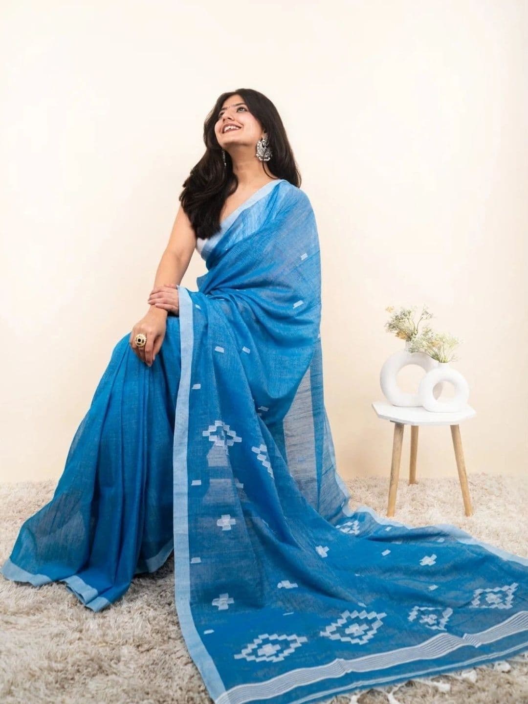 MRSWEARS Women Best Design Saree thumbnail 4