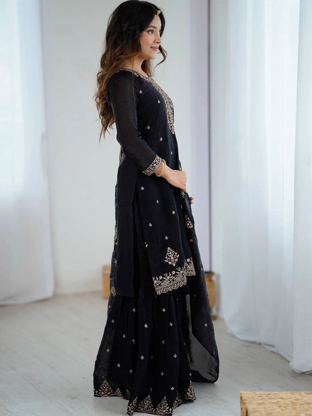 SAJAVAT ETHENIC WEAR Women Ethnic Motifs Embroidered Regular Kurta with Sharara & With Dupatta thumbnail 4