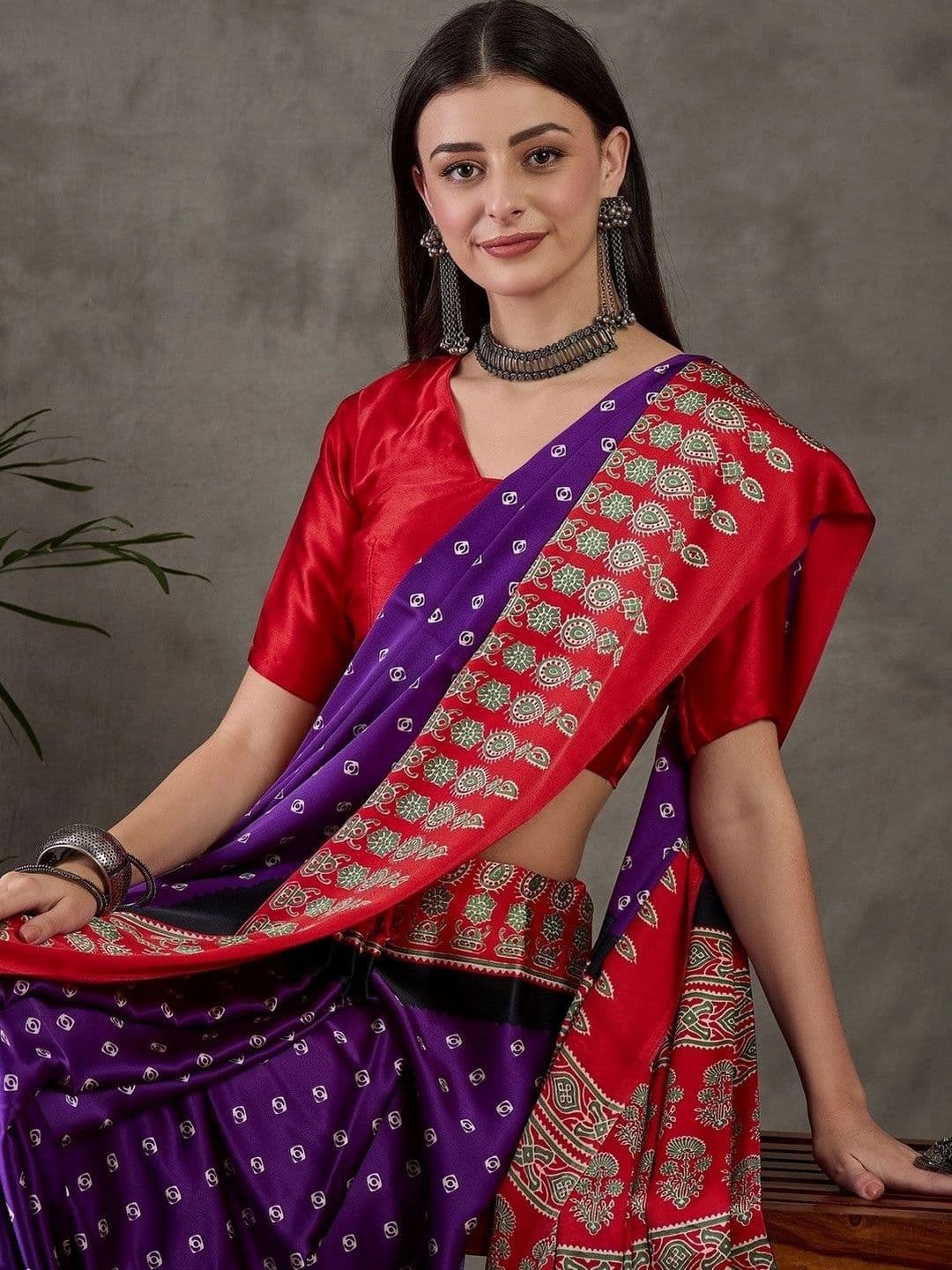 NKV Floral Mirror Work Silk Blend Heavy Work Mysore Silk Saree thumbnail 4