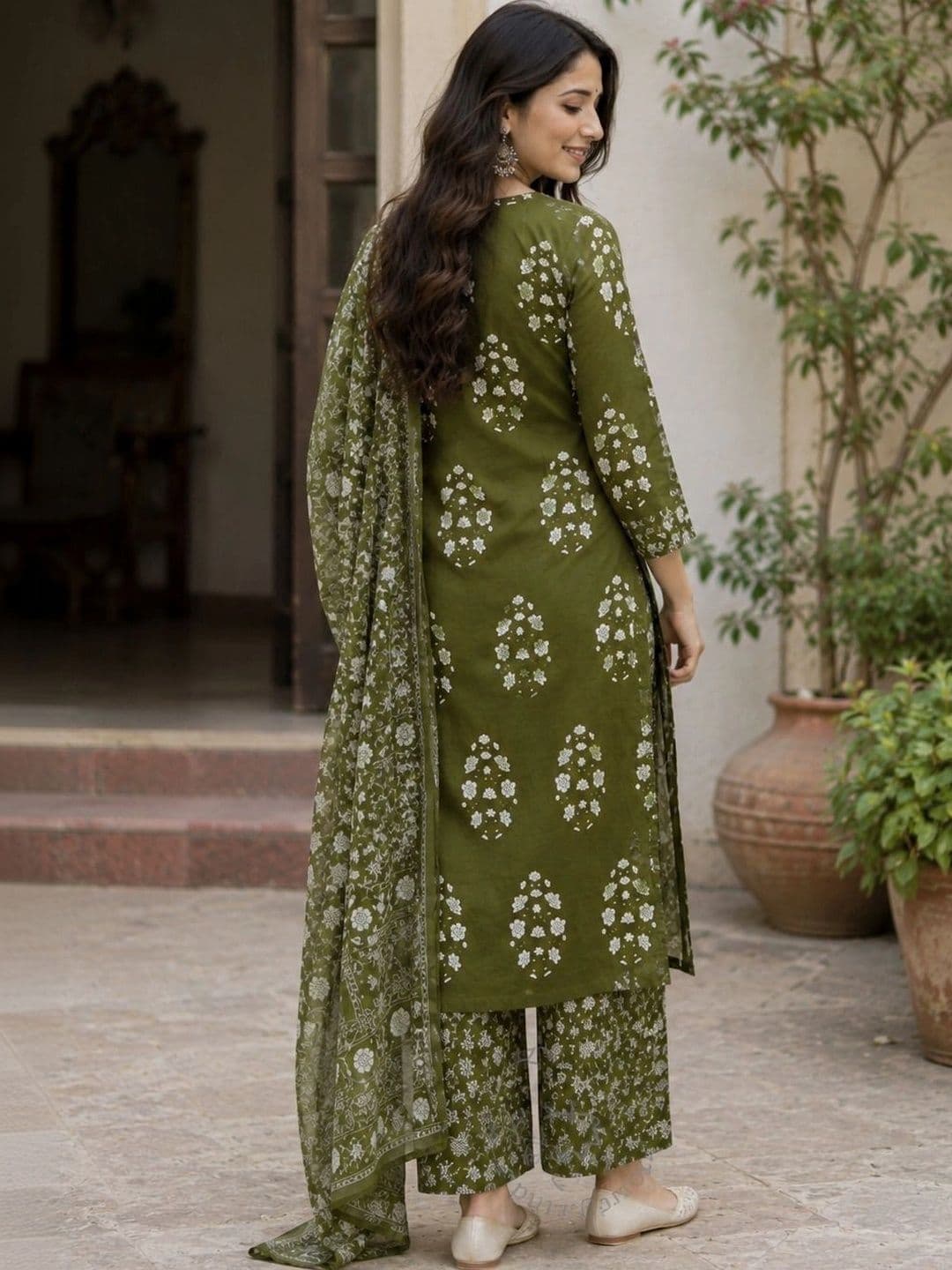 Tabeedah Women Floral Printed Regular Kurta with Palazzos & With Dupatta thumbnail 2
