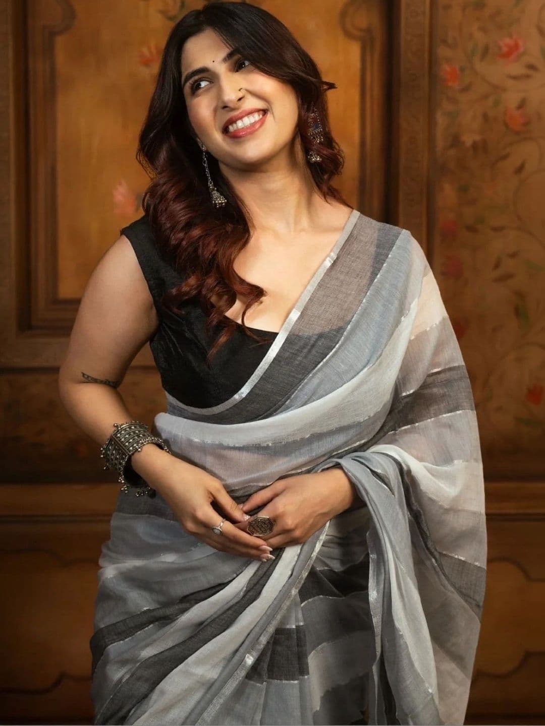 MRSWEARS Women Striped Saree thumbnail 2
