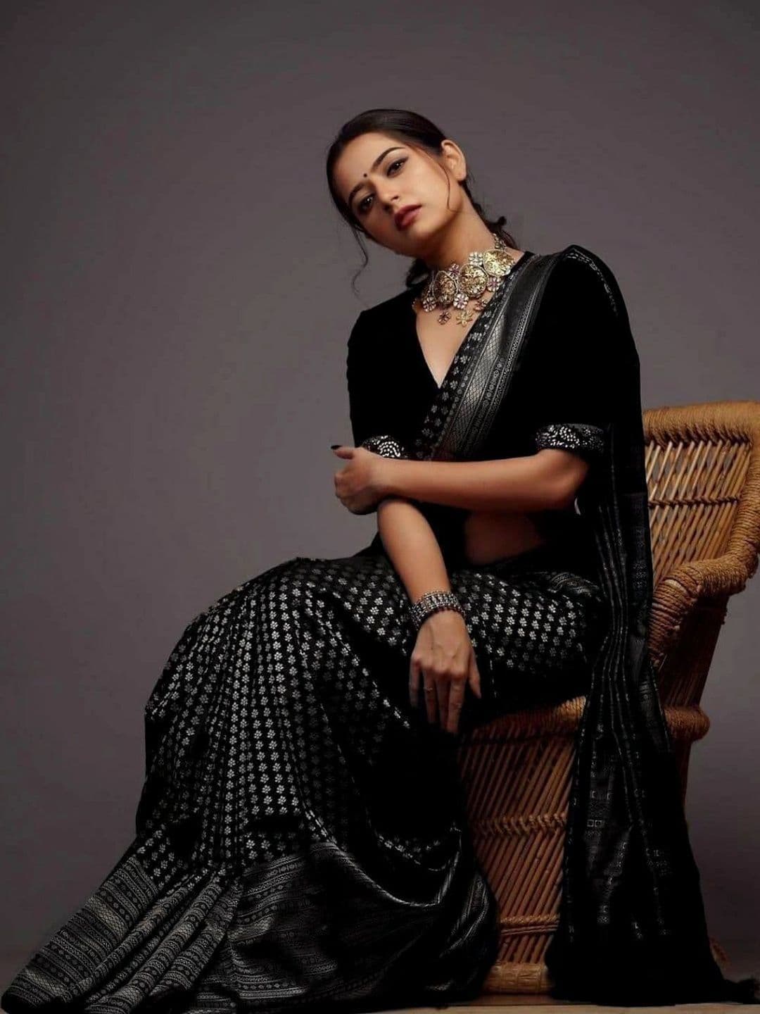 revika Woven Design Zari Art Silk Designer Kanjeevaram Saree thumbnail 2