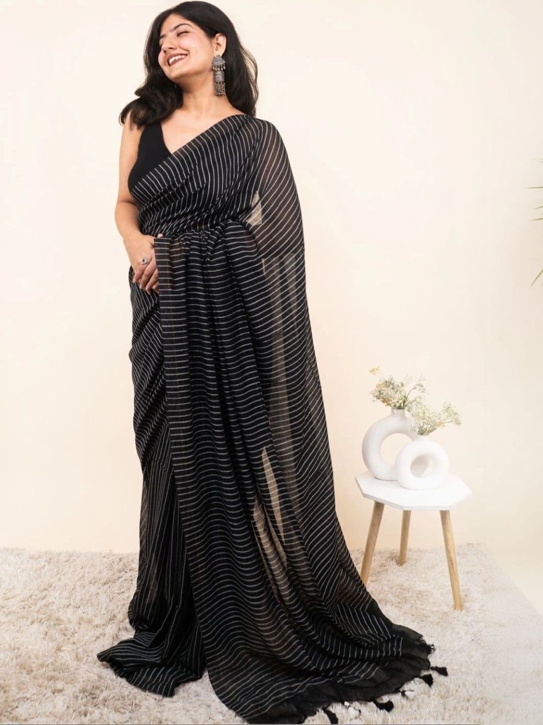 MISS WEARS Striped Saree thumbnail 6