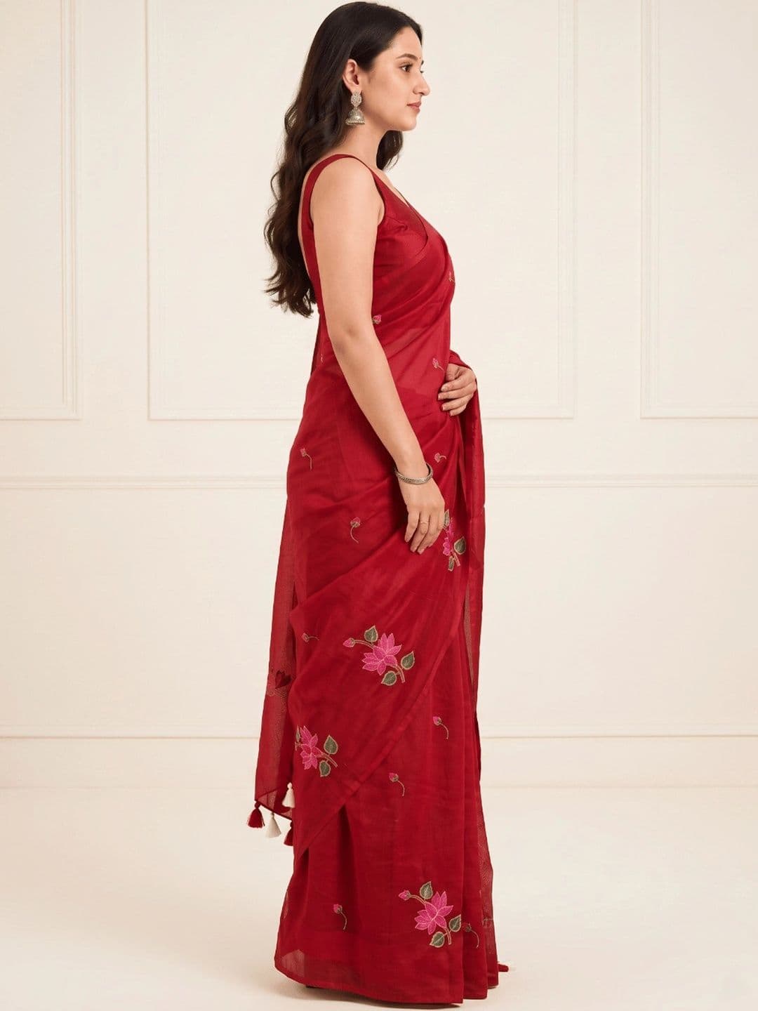 Aparna women Floral Embroidered Pure Cotton Saree thumbnail 2
