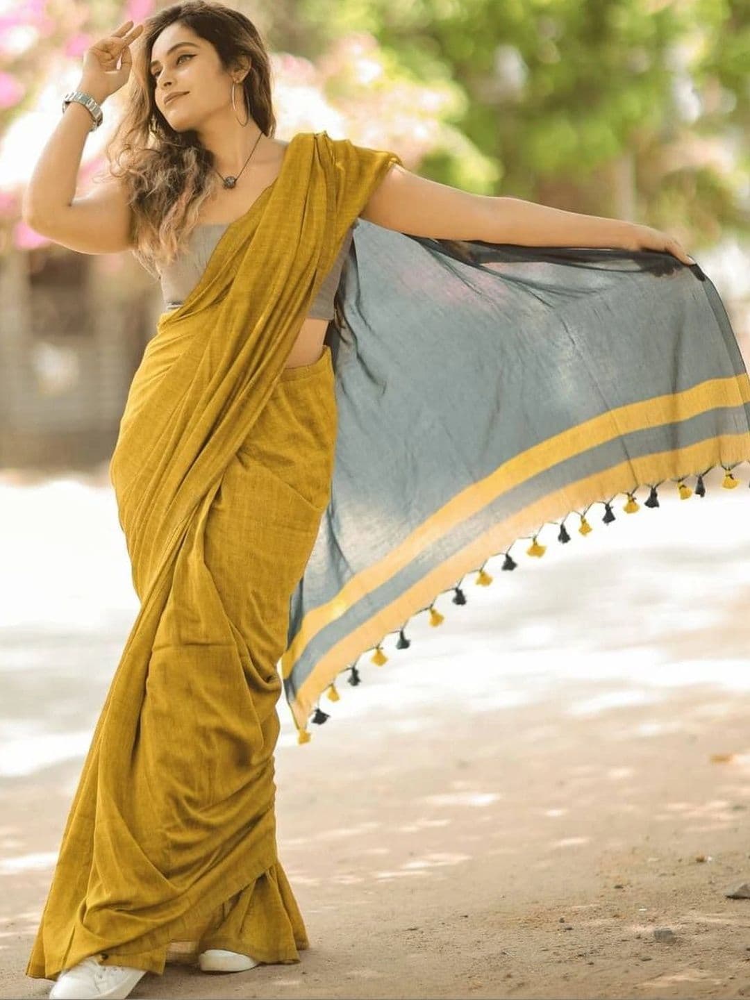 revika Woven Design Art Silk Designer Kanjeevaram Saree thumbnail 4