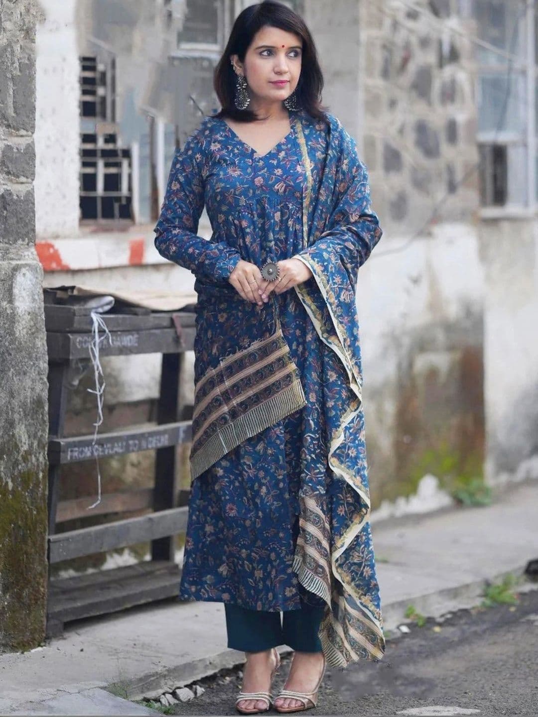 all about you Women Floral Printed Empire Kurta with Trousers & Dupatta thumbnail 6