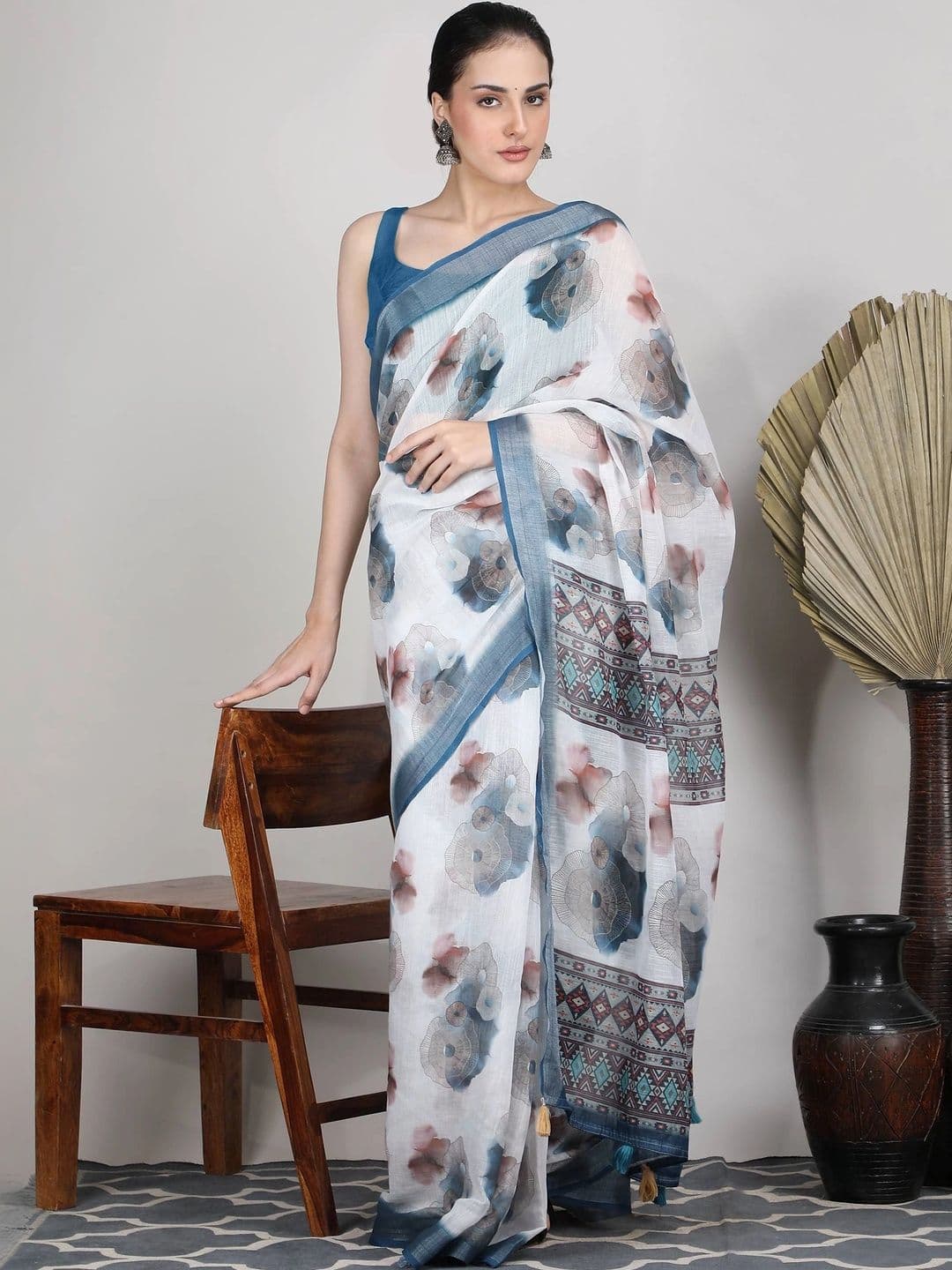 Tantvi By Prakuviri Floral Linen Blend Saree - view 1