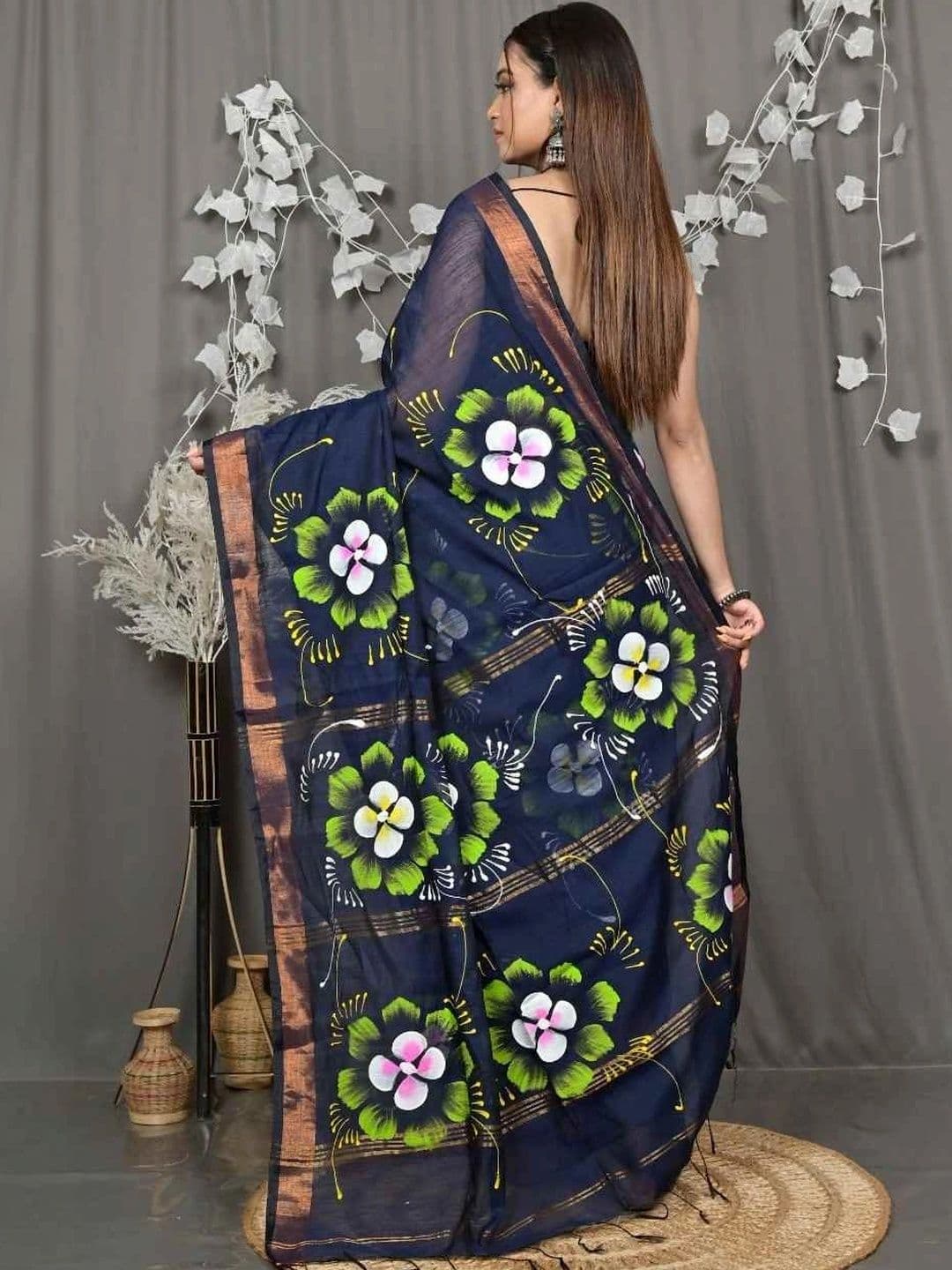 RoyBoni Floral Pure Cotton Taant Saree thumbnail 4