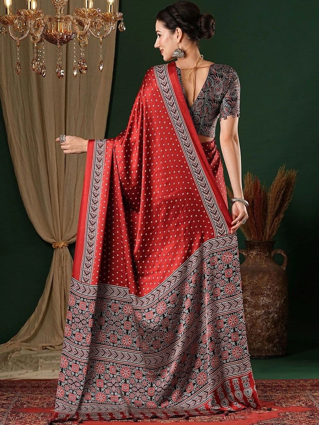 KALINI Floral Mirror Work Silk Blend Heavy Work Mysore Silk Saree thumbnail 2