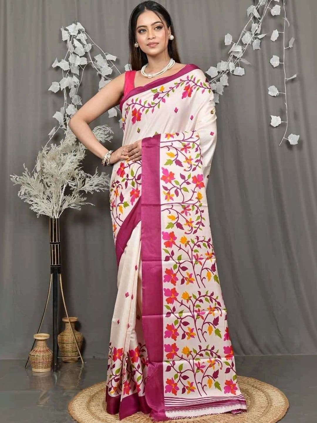 RoyBoni Floral Pure Cotton Taant Saree thumbnail 2