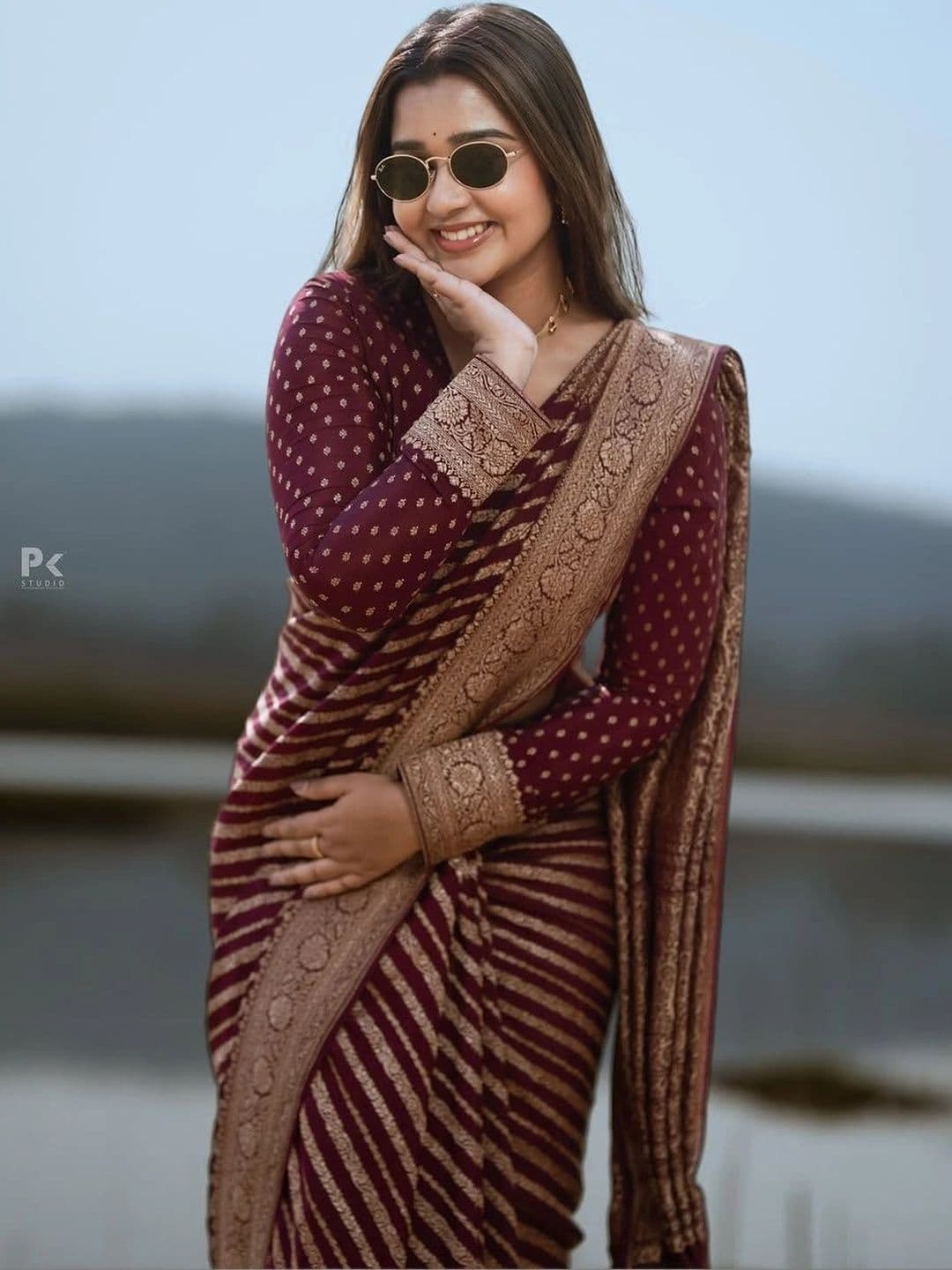 HERE&NOW Woven Design Zari Silk Blend Banarasi Saree thumbnail 5