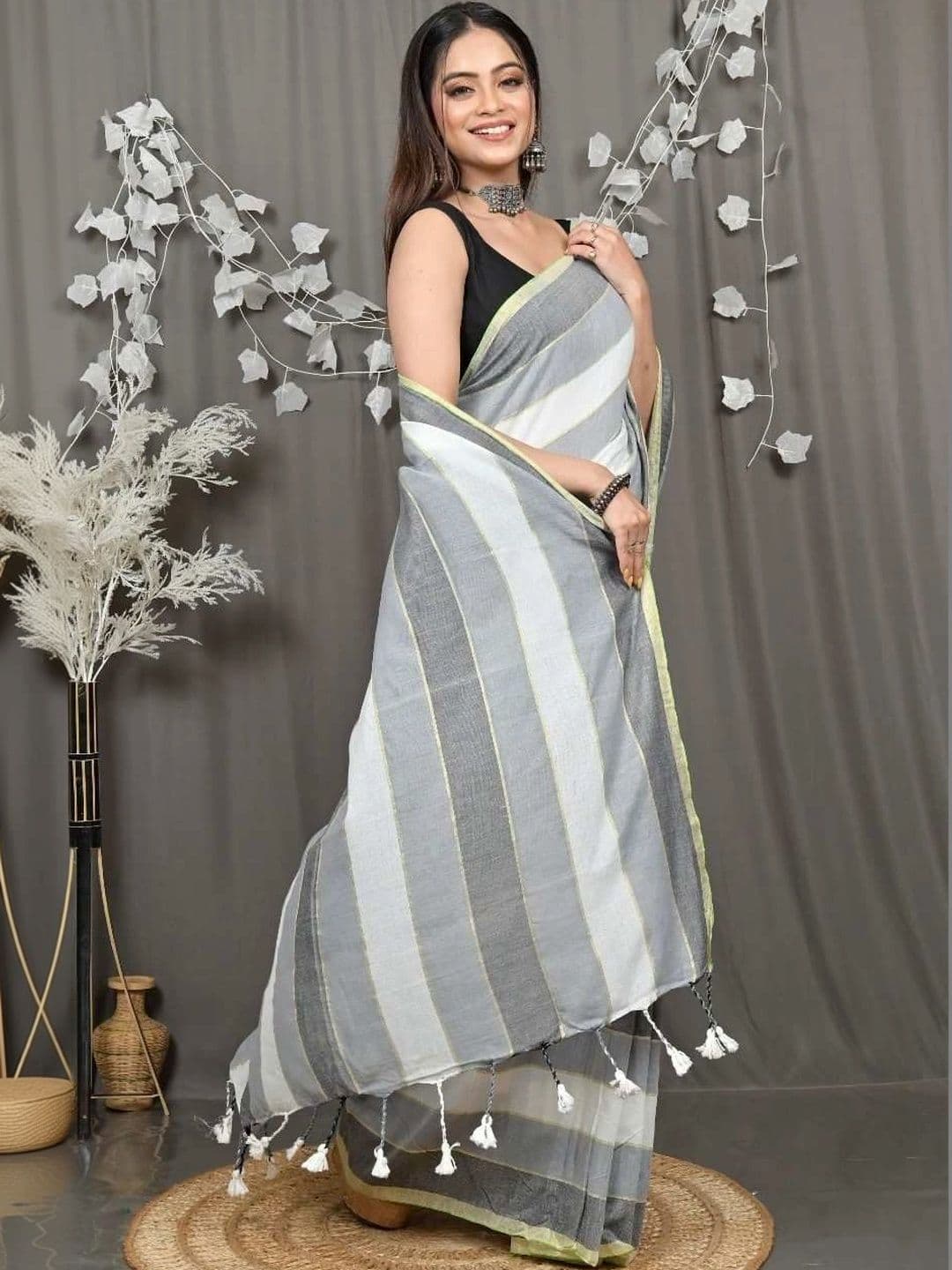RoyBoni Women Pure Cotton Taant Saree thumbnail 4