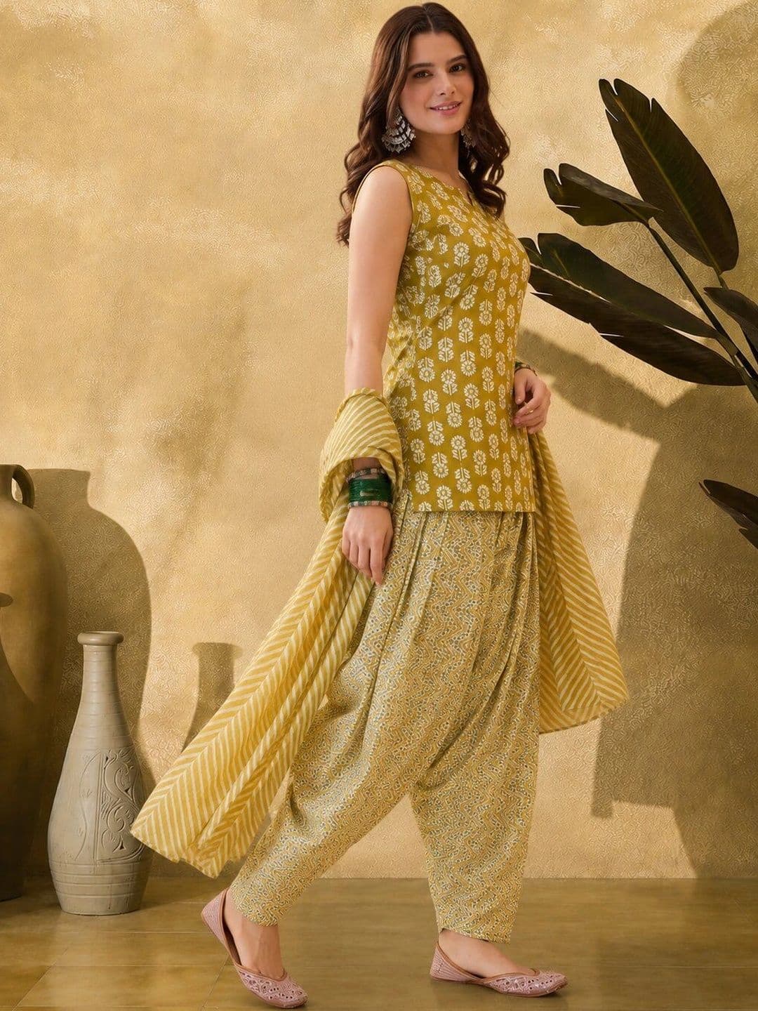 Anouk Women Ethnic Motifs Printed Regular Pure Cotton Kurta with Patiala & With Dupatta thumbnail 2