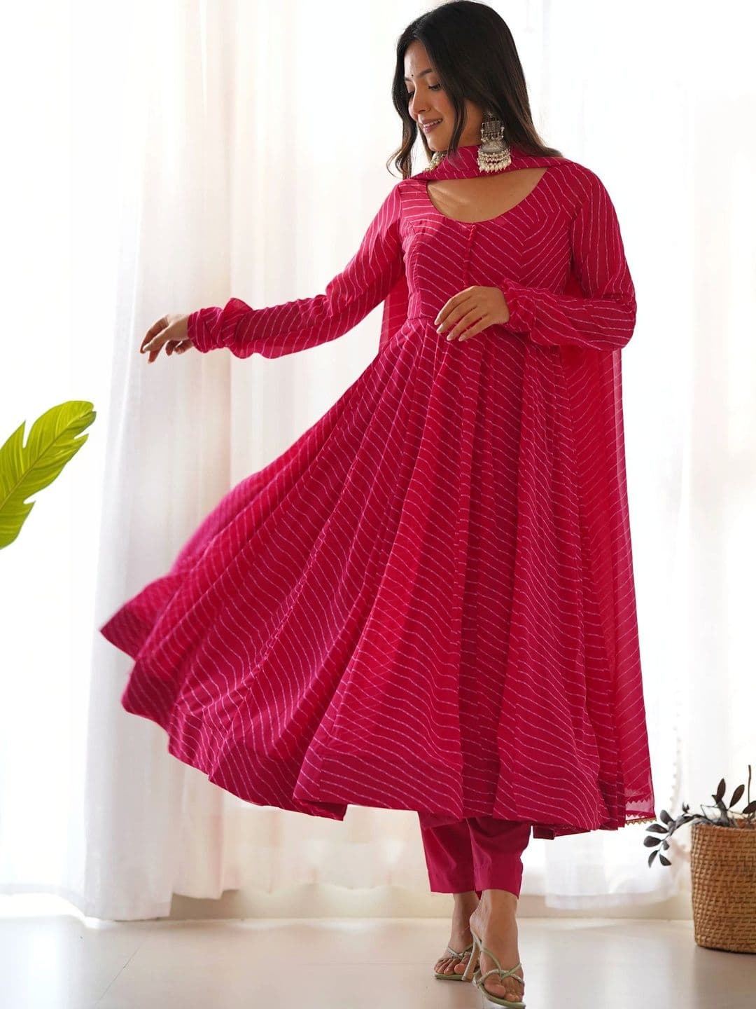 SAJAVAT ETHENIC WEAR Women Leheriya Printed Regular Kurta with Trousers & With Dupatta thumbnail 4
