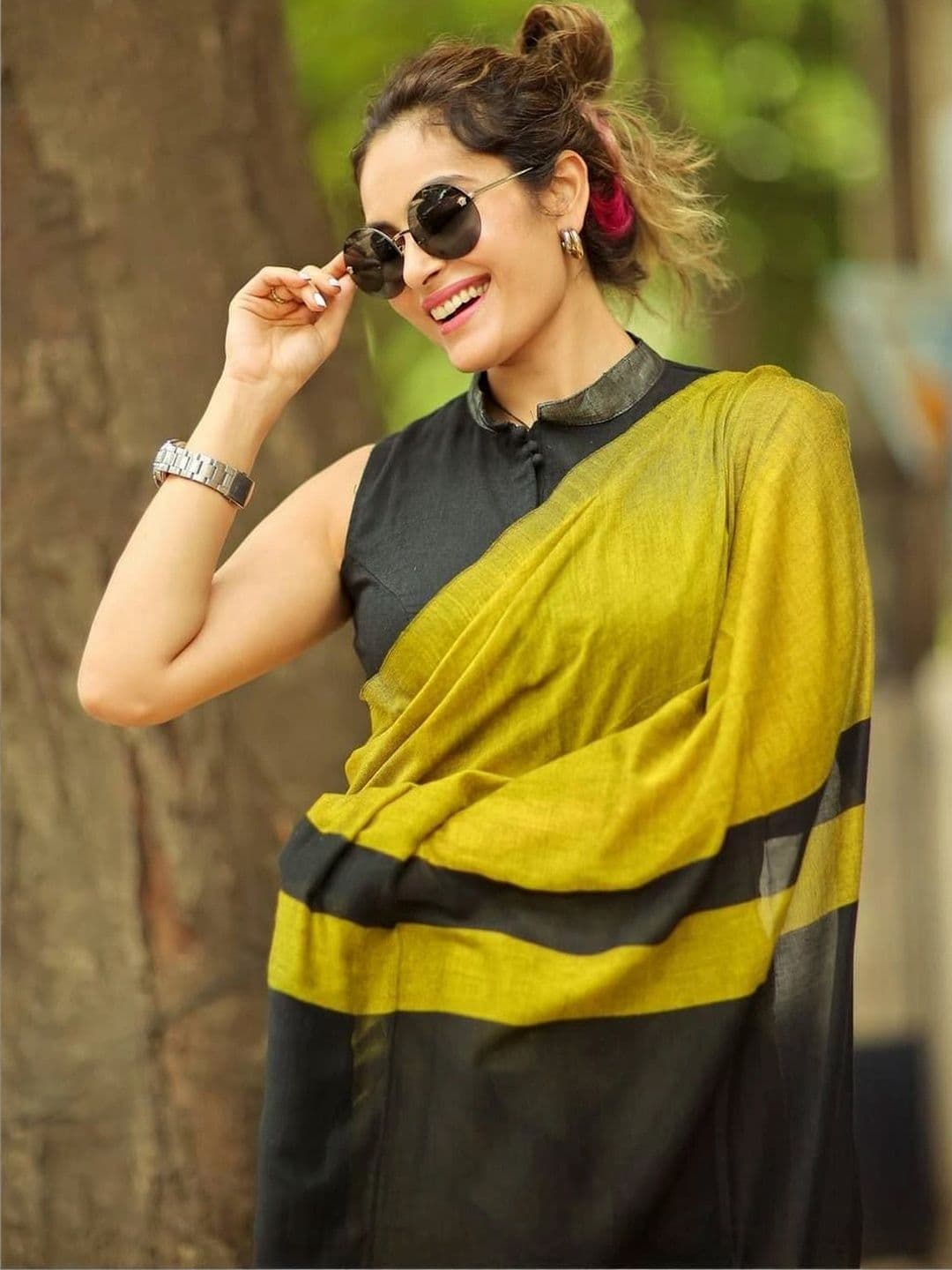 revika Striped Art Silk Designer Kanjeevaram Saree thumbnail 3