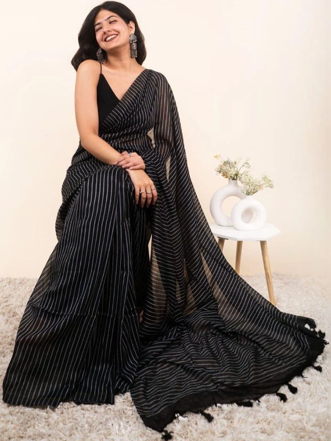 MRSWEARS Striped Saree thumbnail 4