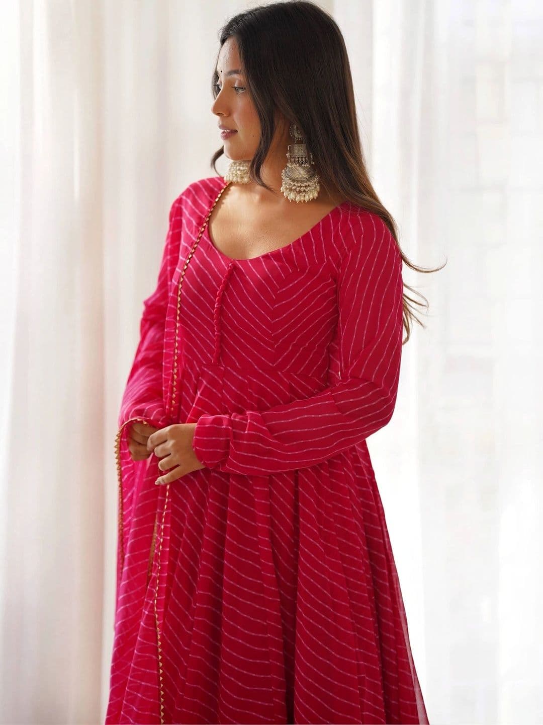 SAJAVAT ETHENIC WEAR Women Leheriya Printed Regular Kurta with Trousers & With Dupatta thumbnail 2