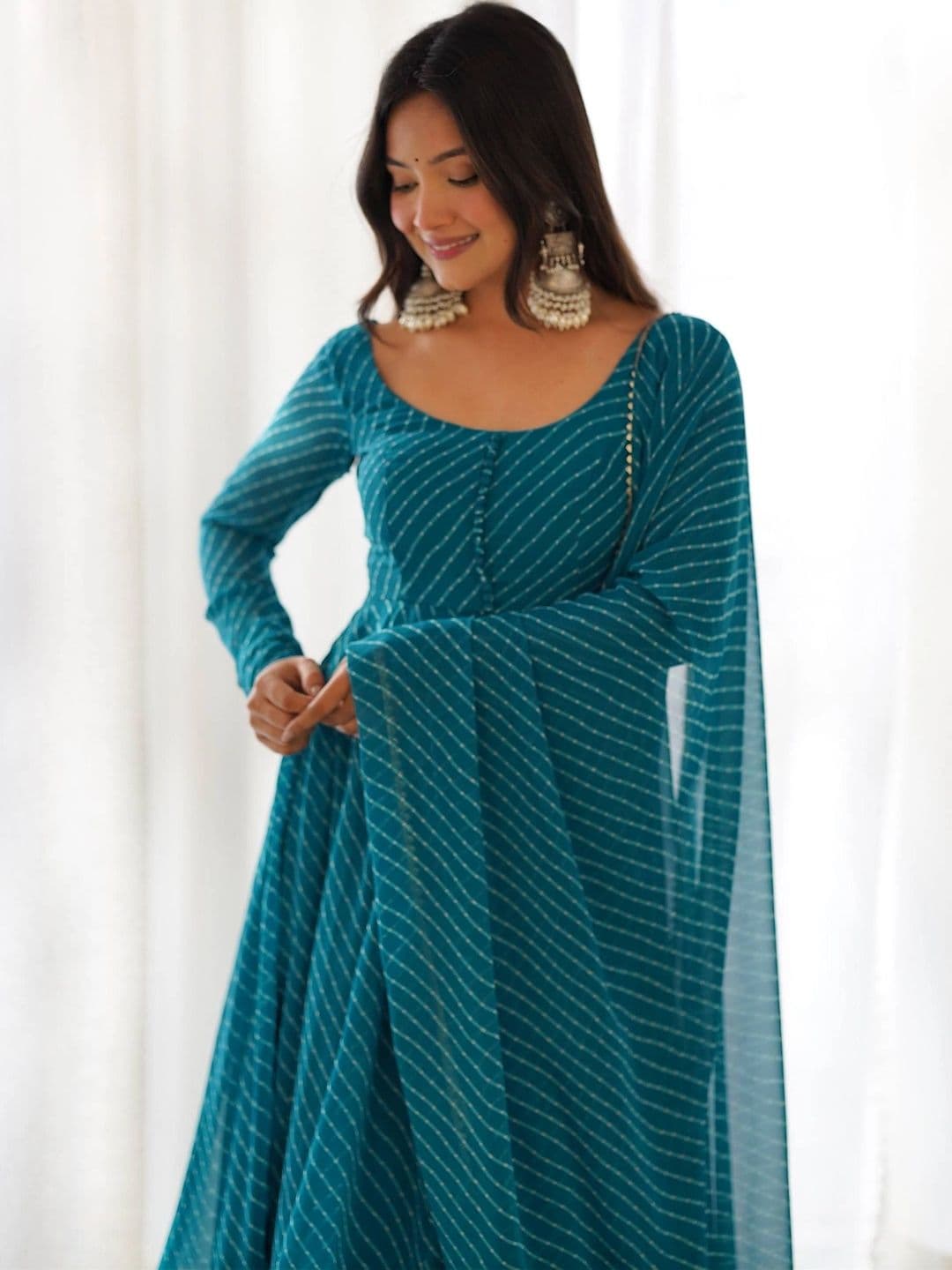 SAJAVAT ETHENIC WEAR Women Leheriya Printed Regular Kurta with Trousers & With Dupatta thumbnail 4