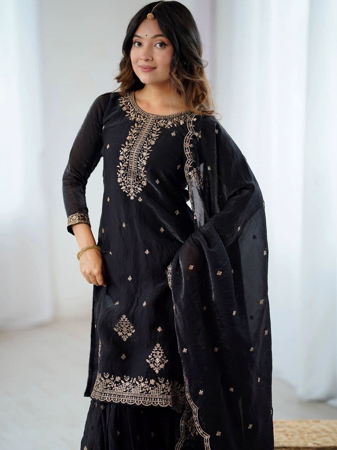 SAJAVAT ETHENIC WEAR Women Ethnic Motifs Embroidered Regular Kurta with Sharara & With Dupatta thumbnail 2