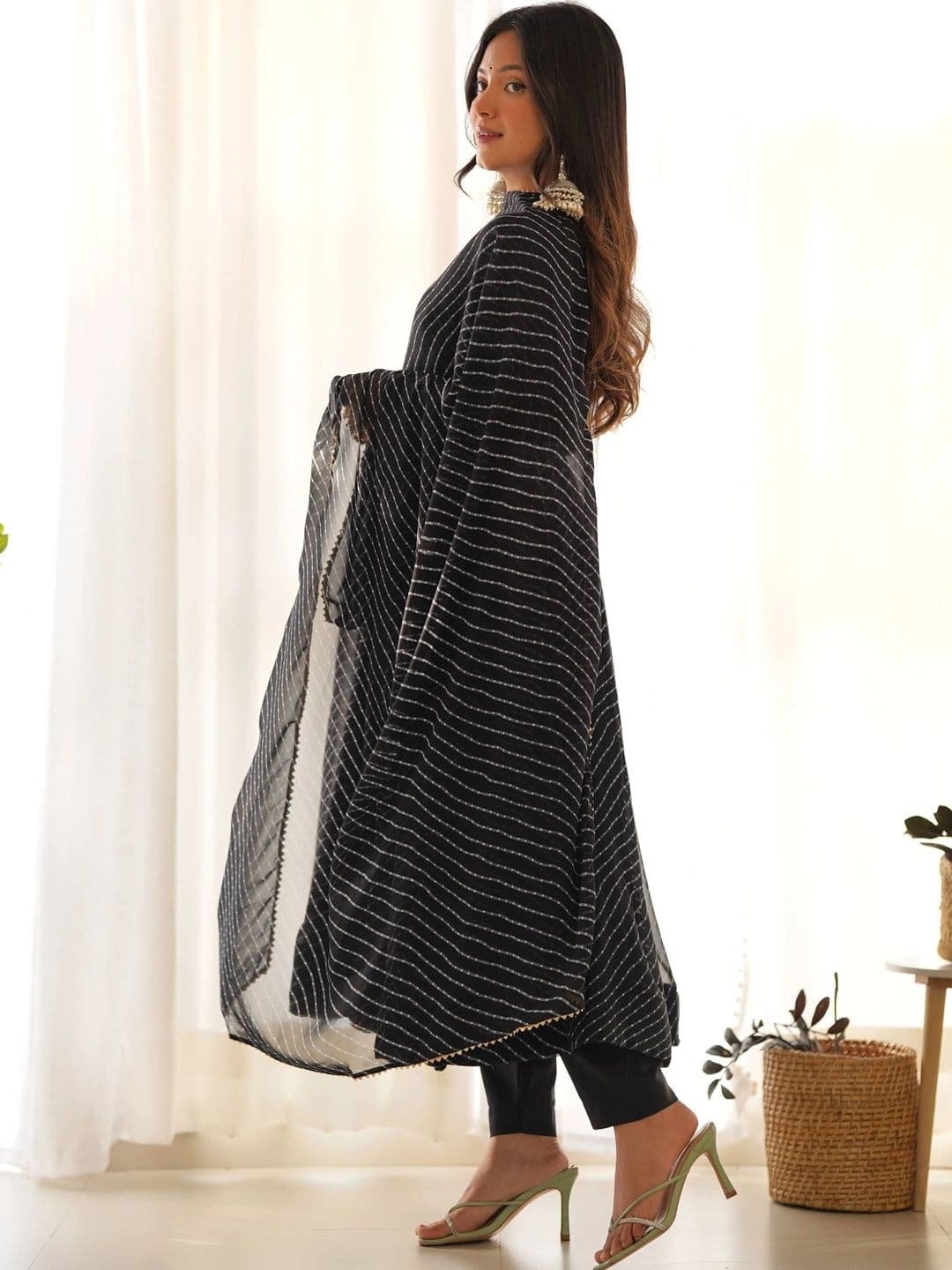 SAJAVAT ETHENIC WEAR Women Leheriya Printed Regular Kurta with Trousers & With Dupatta thumbnail 3