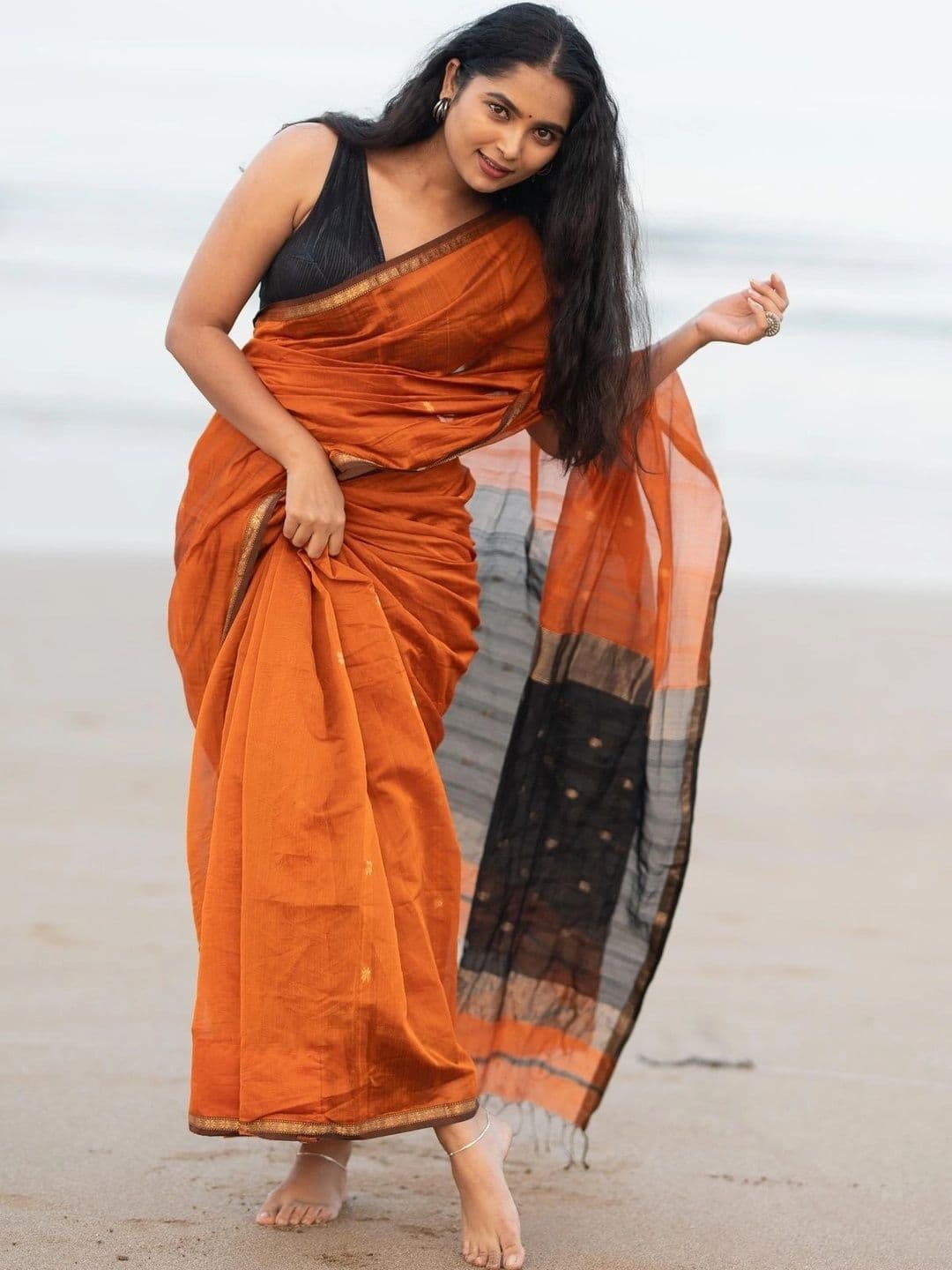 Mitera Zari Silk Blend Banarasi Saree thumbnail 7