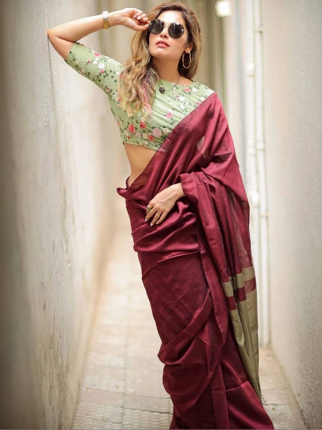 revika Woven Design Art Silk Designer Kanjeevaram Saree thumbnail 3
