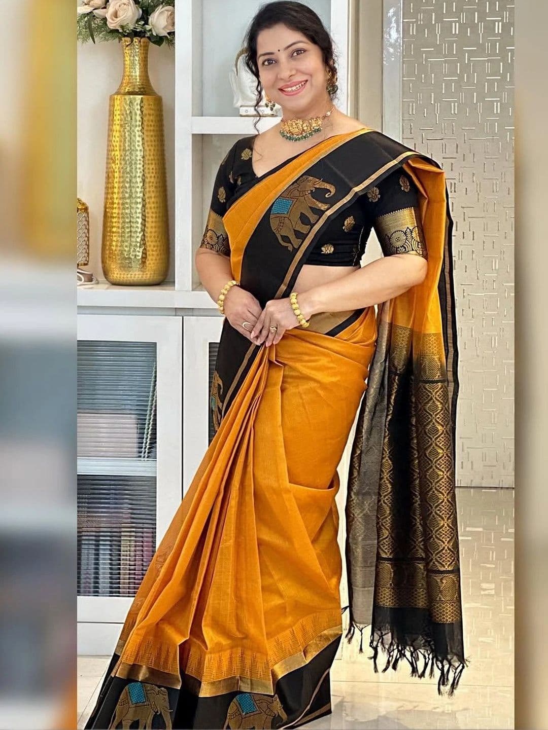 Mitera Woven Design Zari Silk Blend Banarasi Saree thumbnail 6