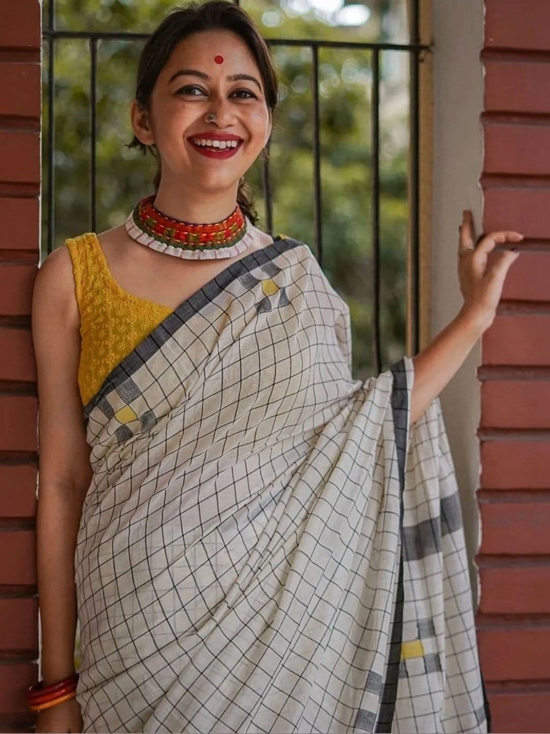 MRSWEARS Women Embellished Saree thumbnail 2