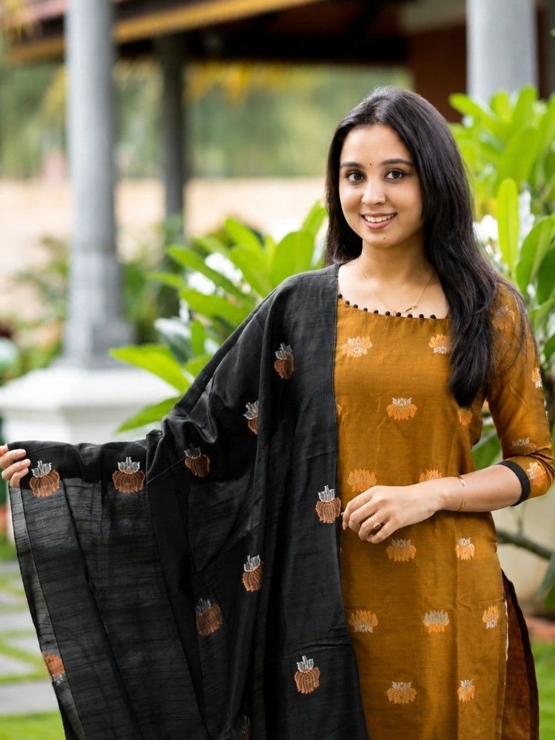 ZARVELA Women Ethnic Motifs Regular Kurta with Trousers & With Dupatta thumbnail 4