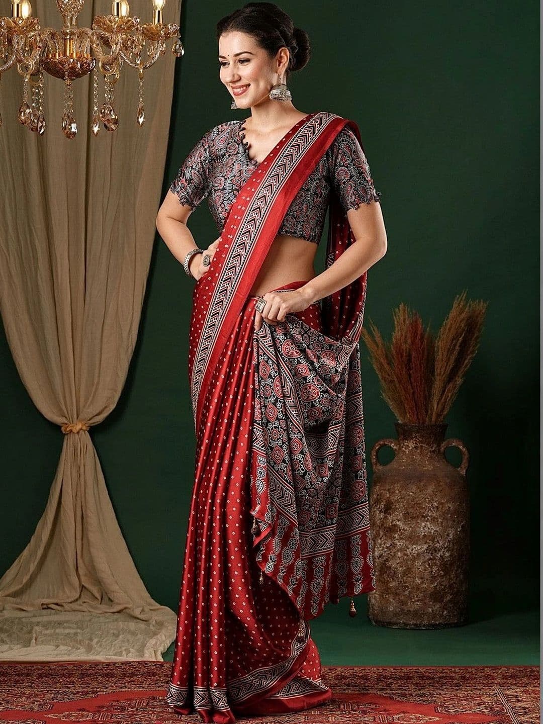 KALINI Floral Mirror Work Silk Blend Heavy Work Mysore Silk Saree thumbnail 4