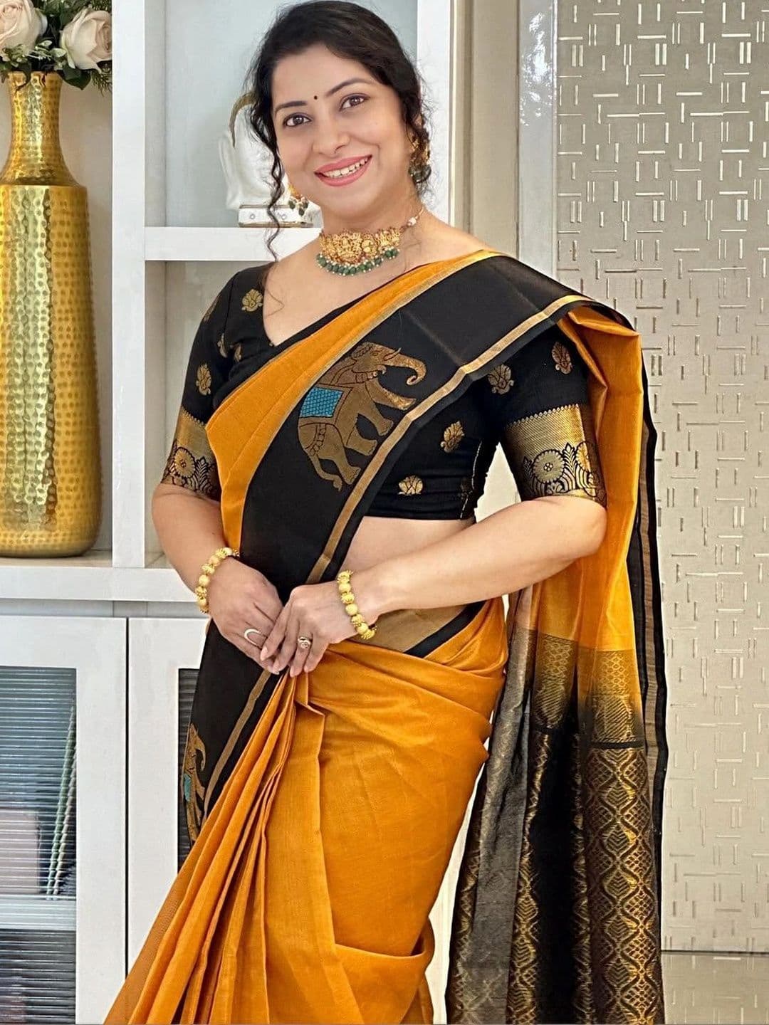 Mitera Woven Design Zari Silk Blend Banarasi Saree thumbnail 5