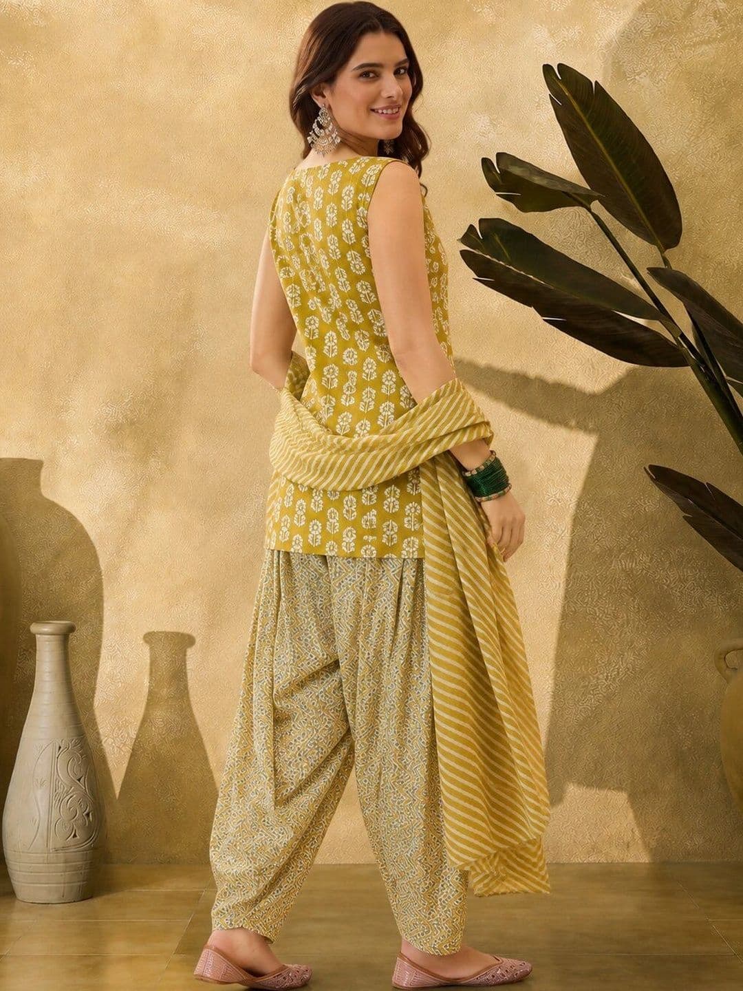 Anouk Women Ethnic Motifs Printed Regular Pure Cotton Kurta with Patiala & With Dupatta thumbnail 4