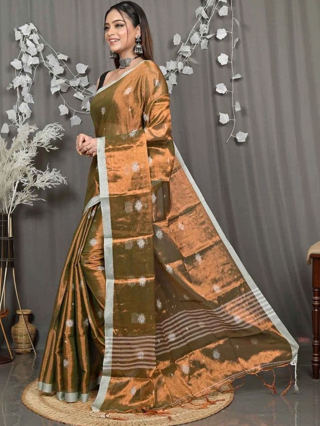RoyBoni Women Design Pure Cotton Taant Saree thumbnail 5