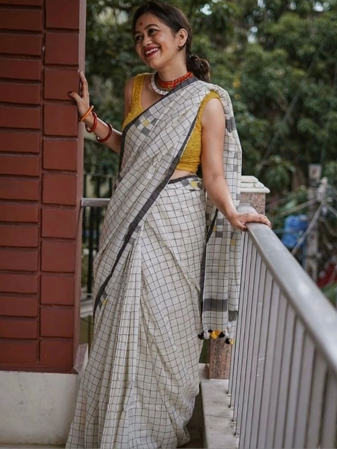 MISS WEARS Embellished Saree thumbnail 3
