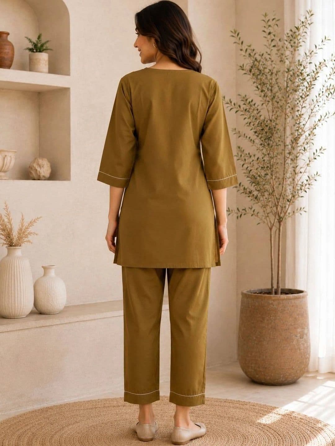 VASTRAHOUSE Women Ethnic Motifs Embroidered Regular Thread Work Kurta with Trousers thumbnail 2