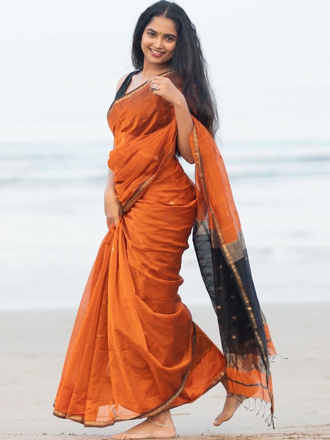 Mitera Zari Silk Blend Banarasi Saree thumbnail 6