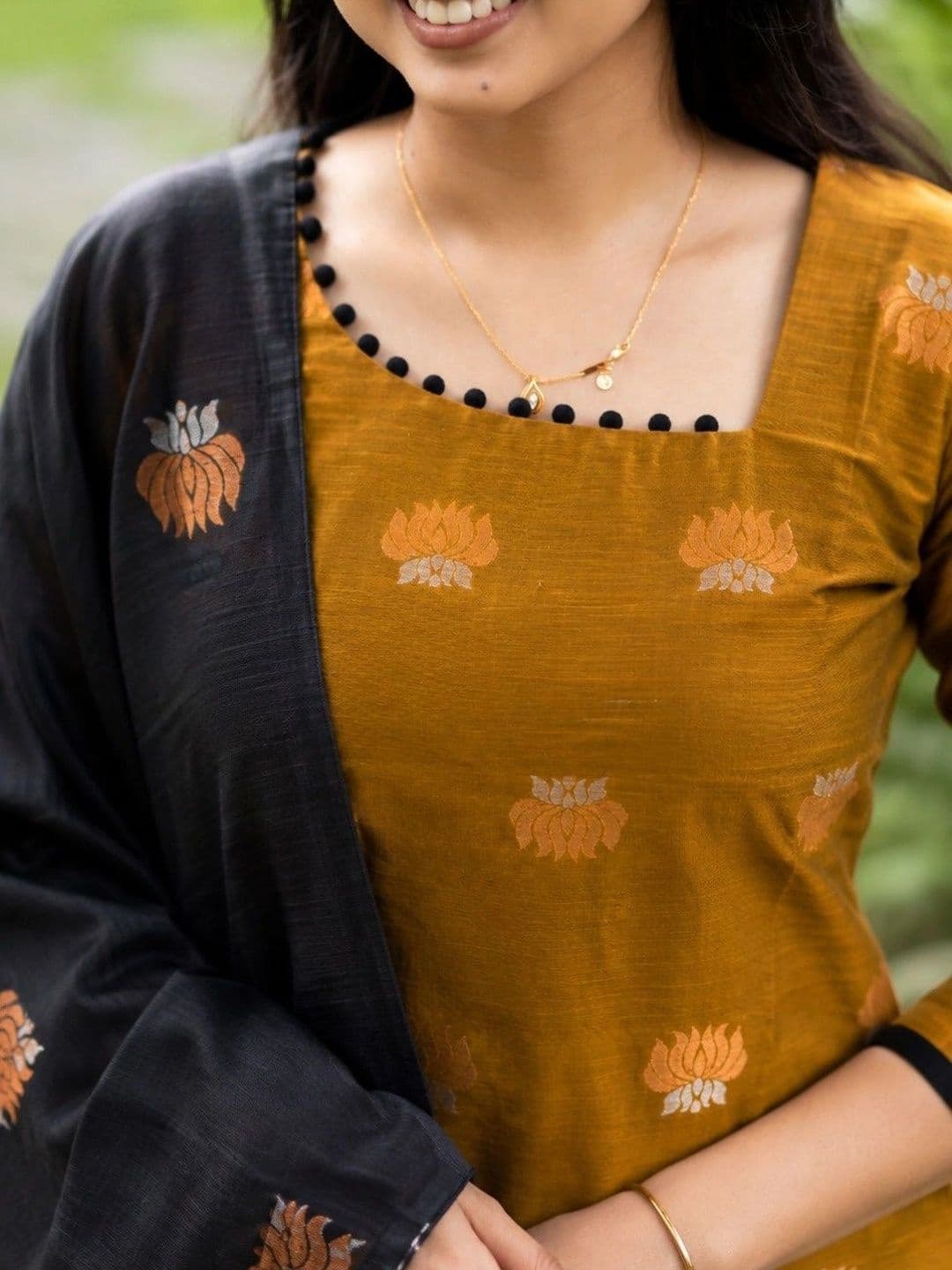 ZARVELA Women Ethnic Motifs Regular Kurta with Trousers & With Dupatta thumbnail 6