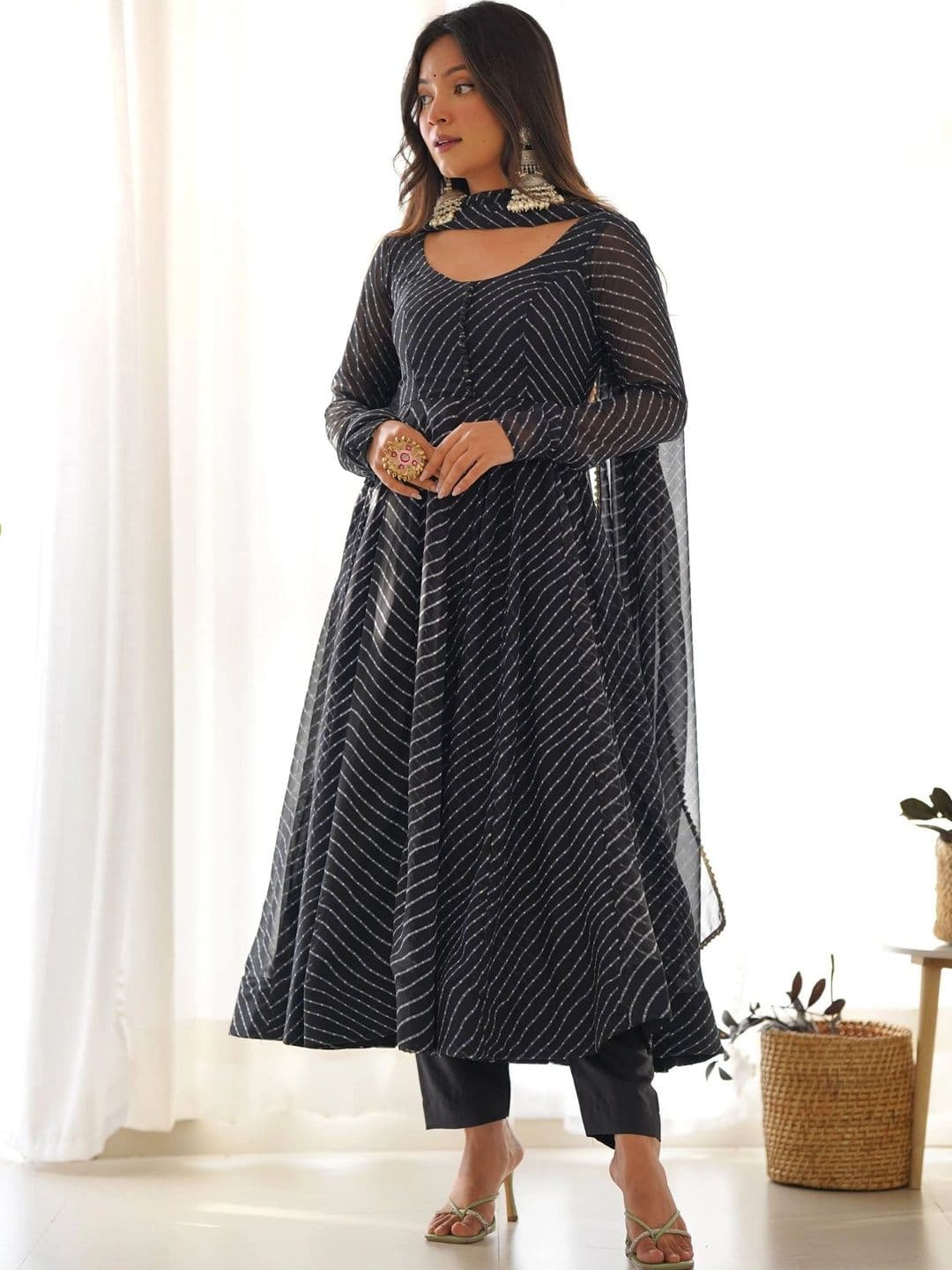 SAJAVAT ETHENIC WEAR Women Leheriya Printed Regular Kurta with Trousers & With Dupatta thumbnail 4