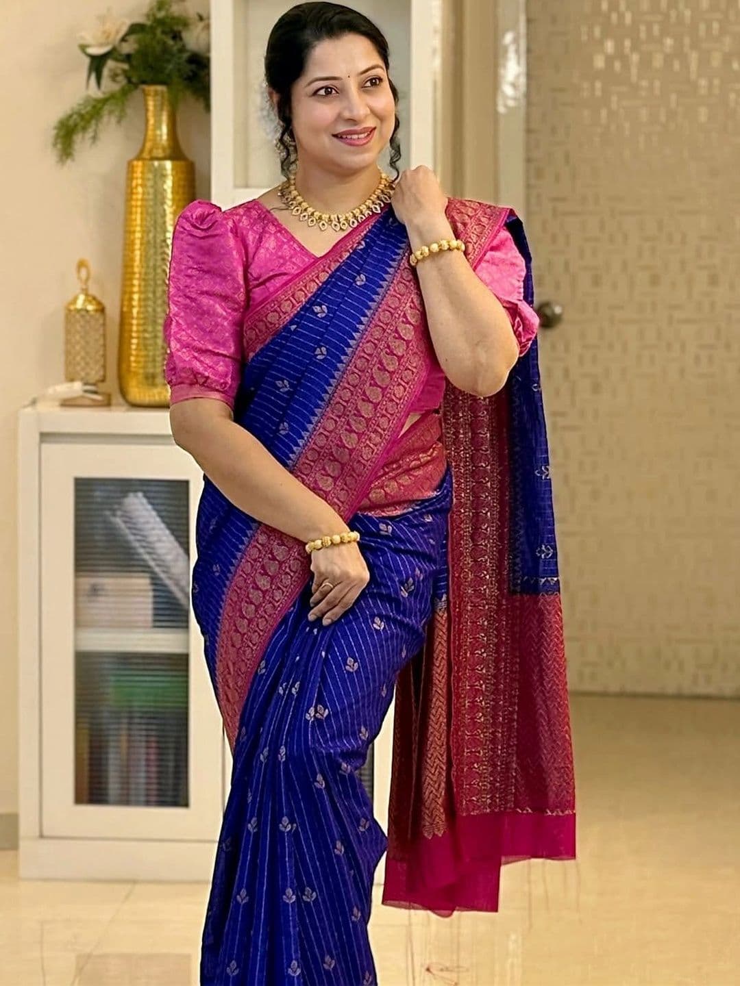 HERE&NOW Woven Design Zari Silk Blend Banarasi Saree thumbnail 3