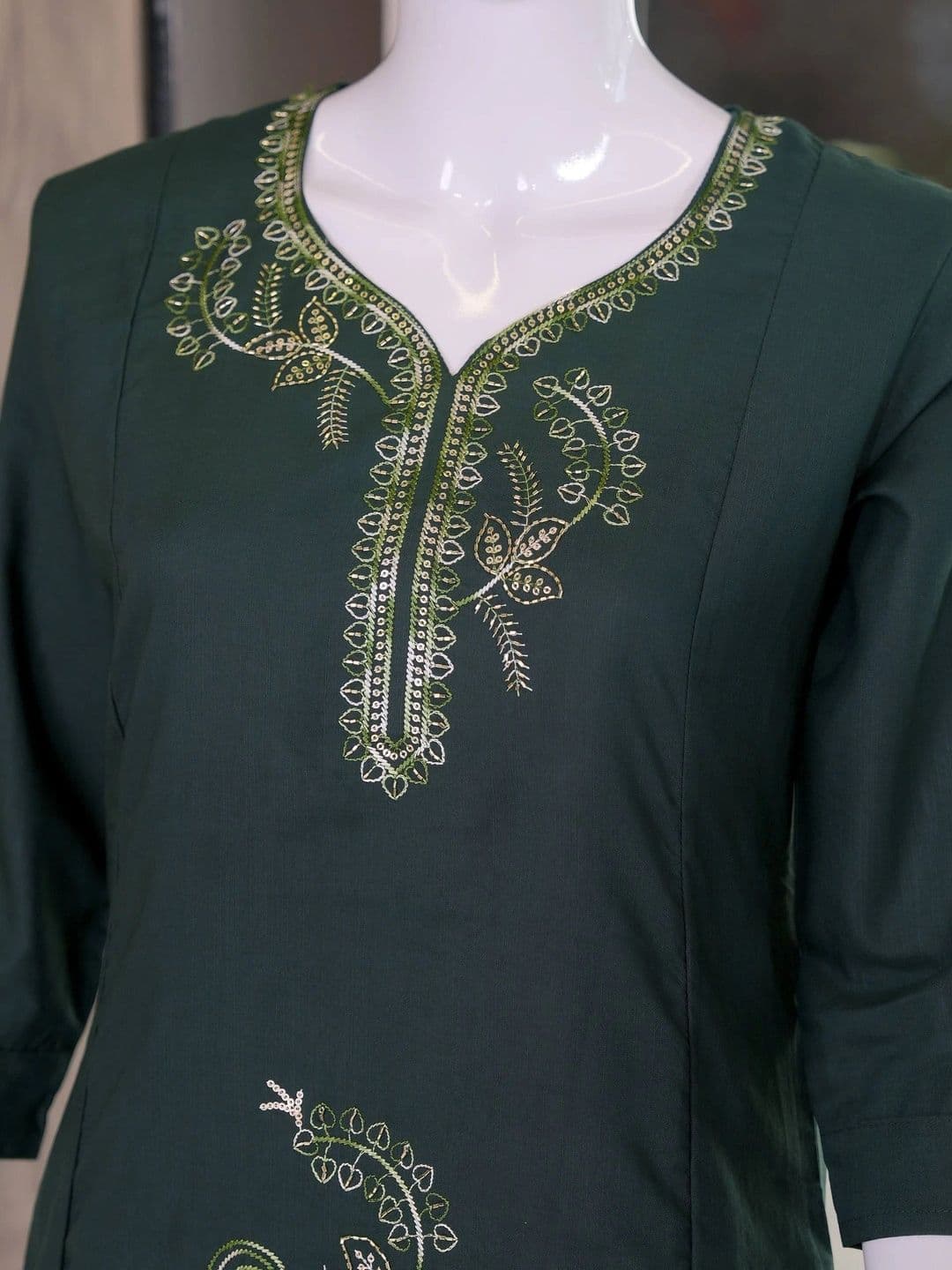 VASTRAHOUSE Women Ethnic Motifs Embroidered Regular Thread Work Kurta with Palazzos thumbnail 2