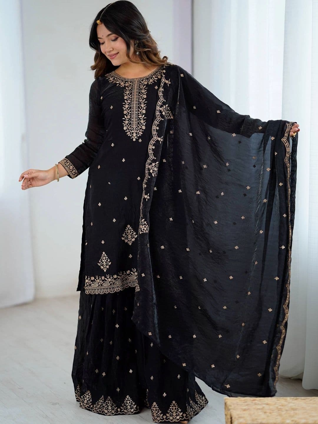 SAJAVAT ETHENIC WEAR Women Ethnic Motifs Embroidered Regular Kurta with Sharara & With Dupatta thumbnail 3