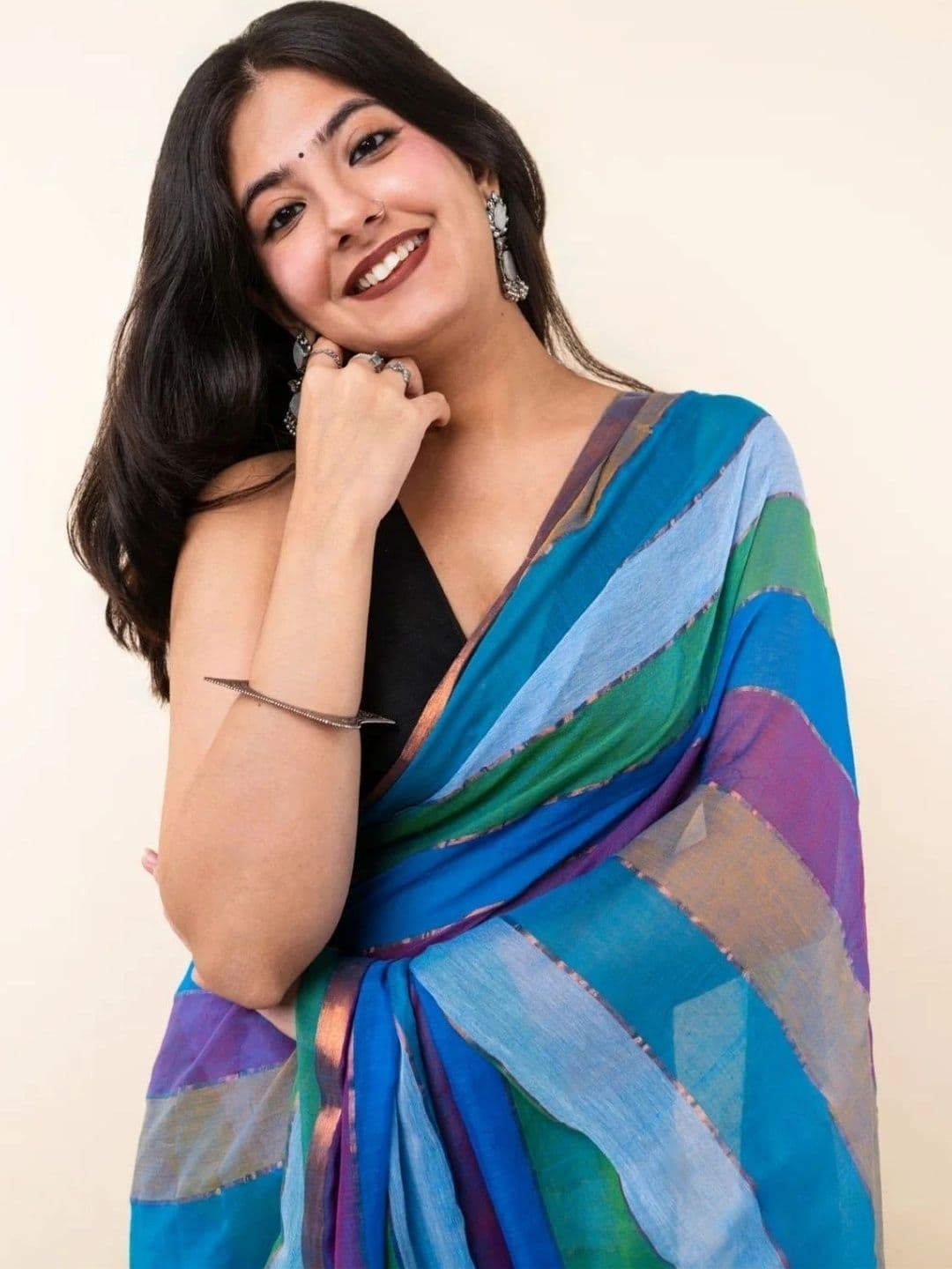 MRSWEARS Striped Saree thumbnail 6