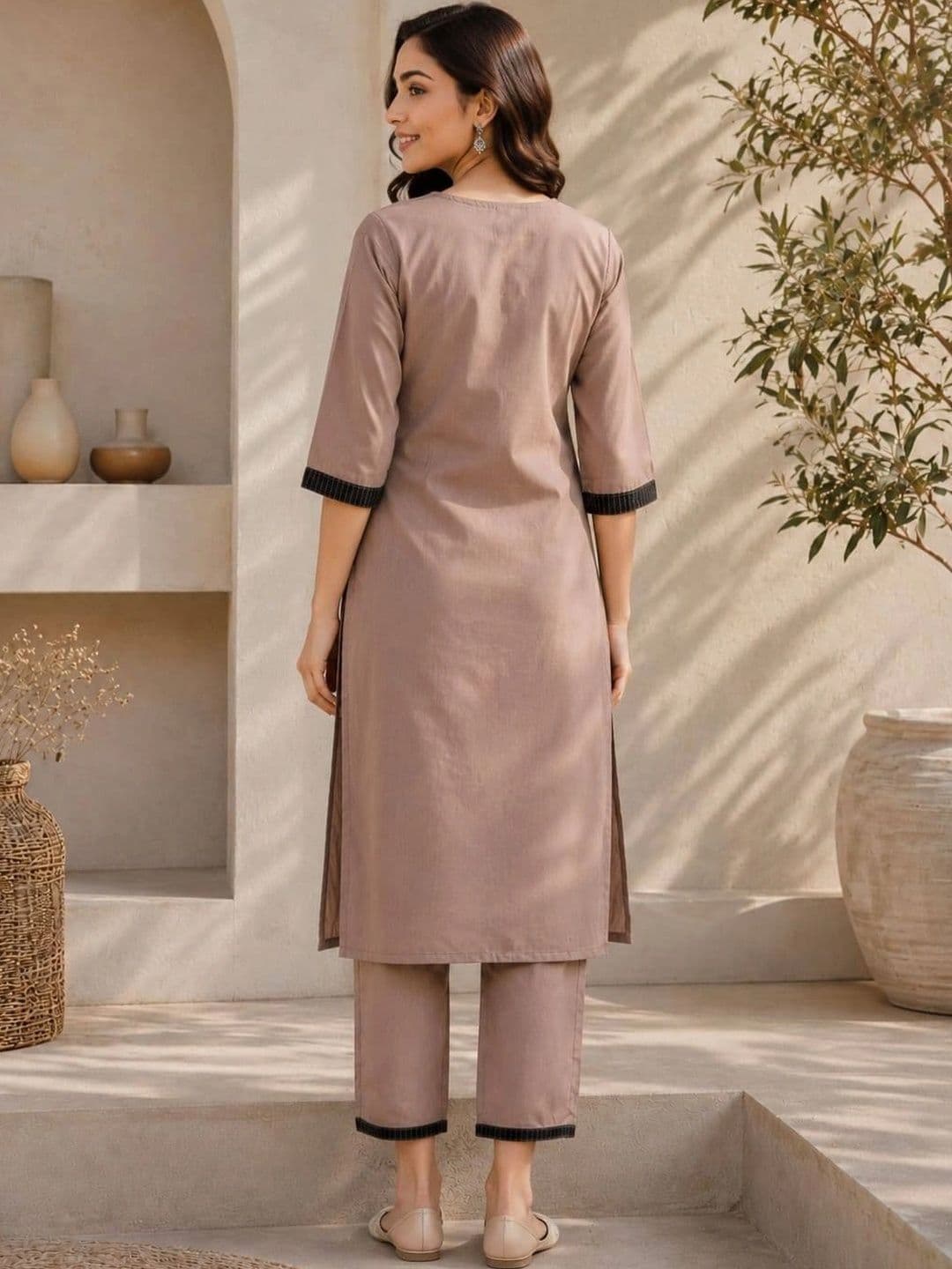 VASTRAHOUSE Women Ethnic Motifs Embroidered Regular Thread Work Kurta with Trousers thumbnail 4