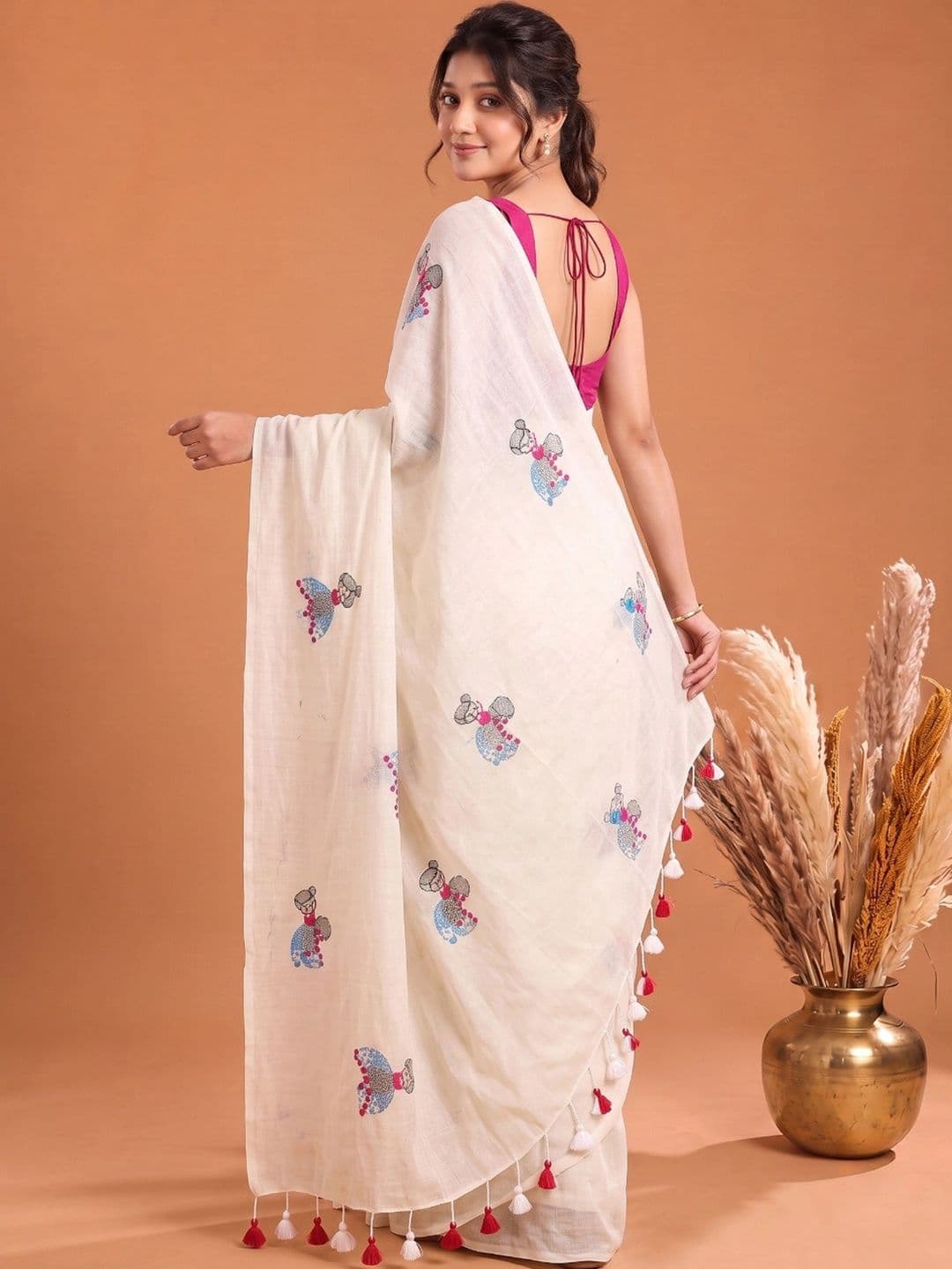 Aparna Ethnic Motifs Embroidered Pure Cotton Saree thumbnail 6